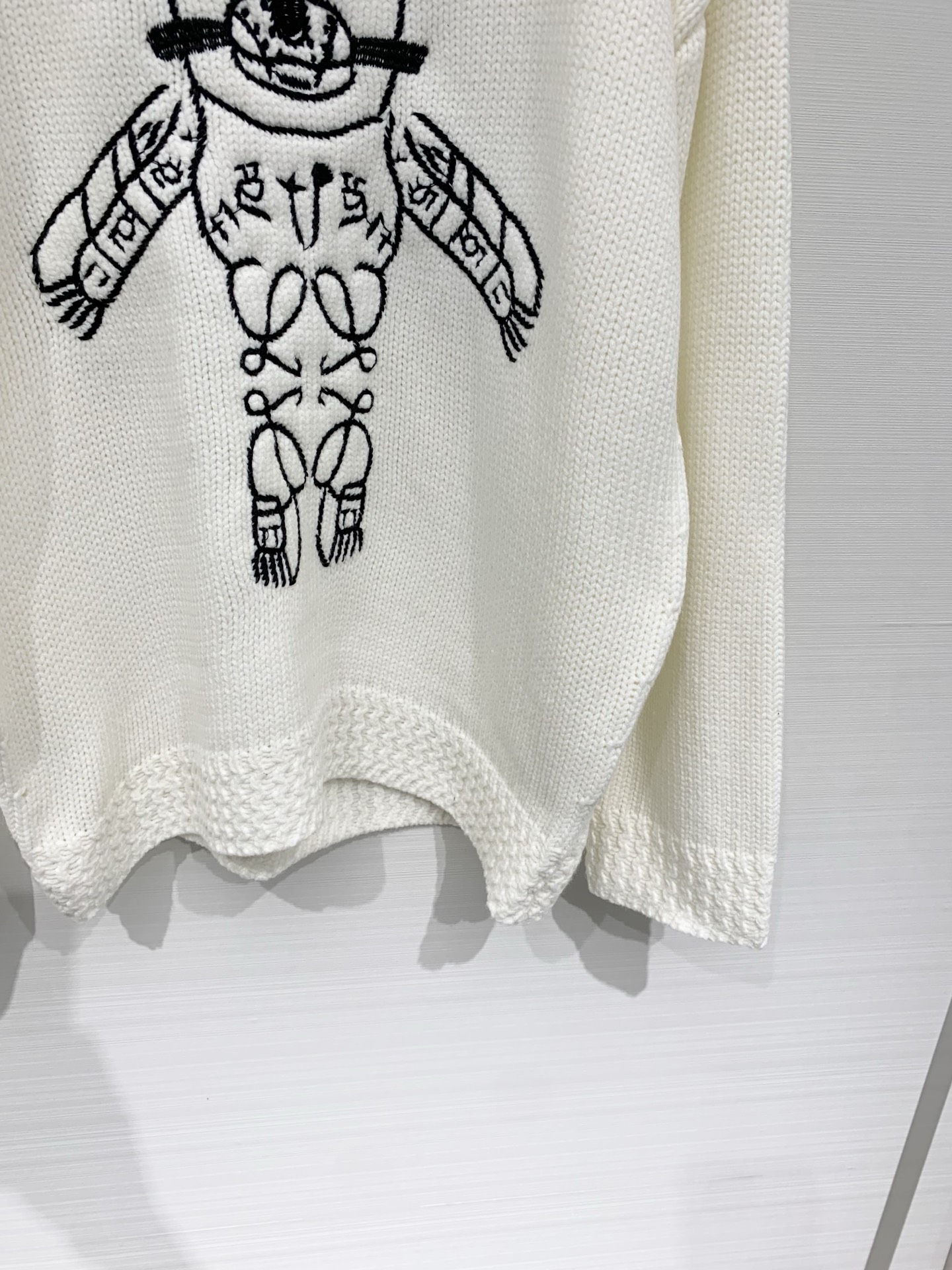 Loewe 25秋冬新款 猫咪刺绣毛衣款 logo图案修饰点缀 系列款出货 上身高级氛围感🈵️🈵️ 𝟑𝟔