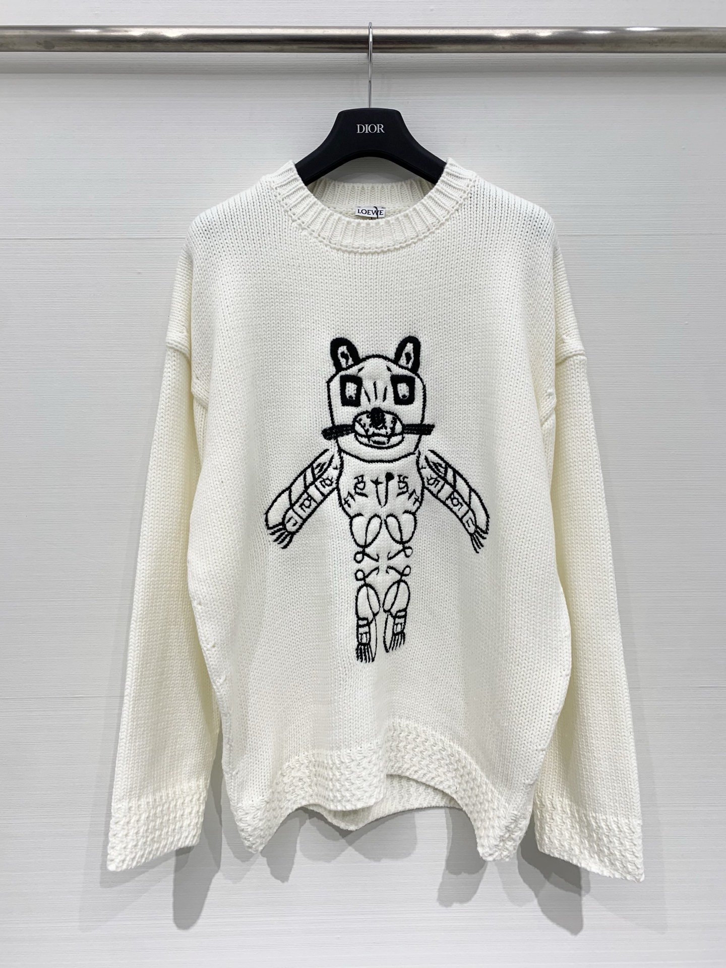 NO:627868,Loewe 25 new autumn and winter cat embroidered sweater style, logo pattern decoration, series models shipped, upper body with high-end atmosphere //,,loewe,sweaters,alexander wang19860909Loewe 25秋冬新款 猫咪刺绣毛衣款 logo图案修饰点缀 系列款出货 上身高级氛围感 //,,loewe,sweaters,alexander wang,Women's clothing