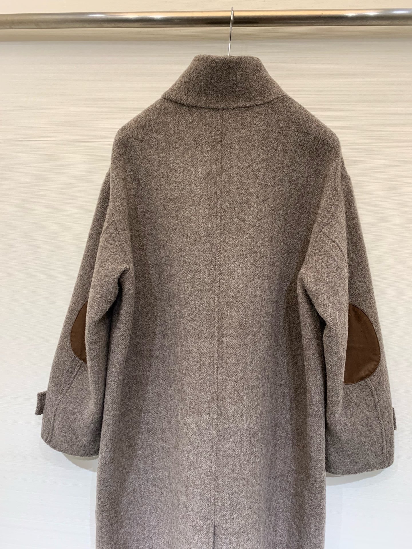 LP 老钱风穿搭 25秋冬新品 袖子撞色车布设计手工羊绒长款大衣外套 定制羊驼绒羊毛面料 质感细腻柔软 