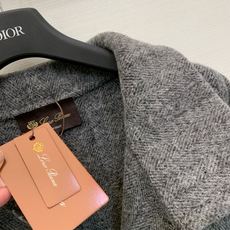 LP 老钱风穿搭 25秋冬新品 袖子撞色车布设计手工羊绒长款大衣外套 定制羊驼绒羊毛面料 质感细腻柔软 LP 老钱风穿搭 25秋冬新品 袖子撞色车布设计手工羊绒长款大衣外套 定制羊驼绒羊毛面料 质感细腻柔软