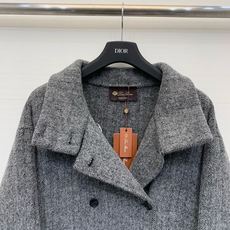 LP 老钱风穿搭 25秋冬新品 袖子撞色车布设计手工羊绒长款大衣外套 定制羊驼绒羊毛面料 质感细腻柔软 LP 老钱风穿搭 25秋冬新品 袖子撞色车布设计手工羊绒长款大衣外套 定制羊驼绒羊毛面料 质感细腻柔软