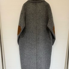 LP 老钱风穿搭 25秋冬新品 袖子撞色车布设计手工羊绒长款大衣外套 定制羊驼绒羊毛面料 质感细腻柔软 LP 老钱风穿搭 25秋冬新品 袖子撞色车布设计手工羊绒长款大衣外套 定制羊驼绒羊毛面料 质感细腻柔软