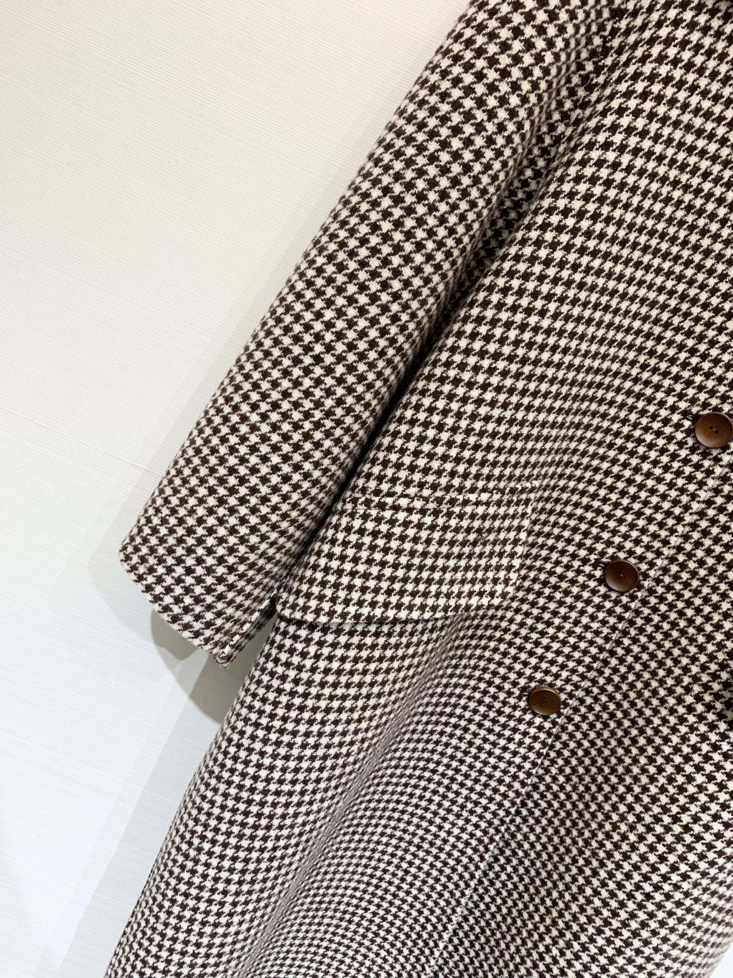 DIOR 2025秋冬新品 咖色千鸟格双面羊绒长款大衣 超级重磅 采用10%羊绒90%羊毛面料 最经典的