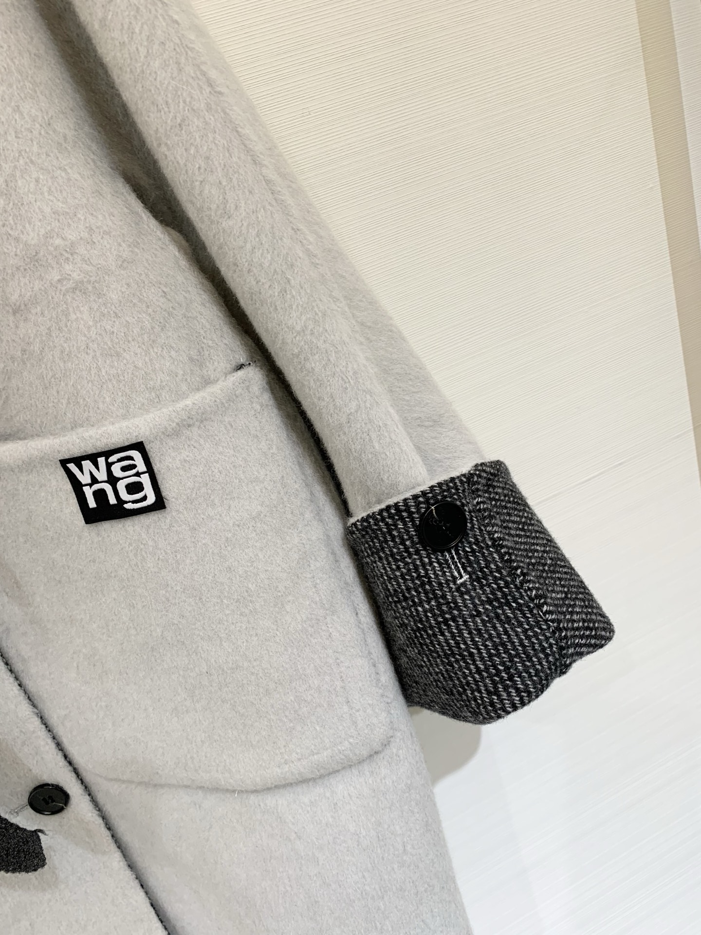 AlexanderWang 25秋冬新款 针织围脖中长款羊驼毛大衣，采用10%羊驼毛90羊毛面料，中长款