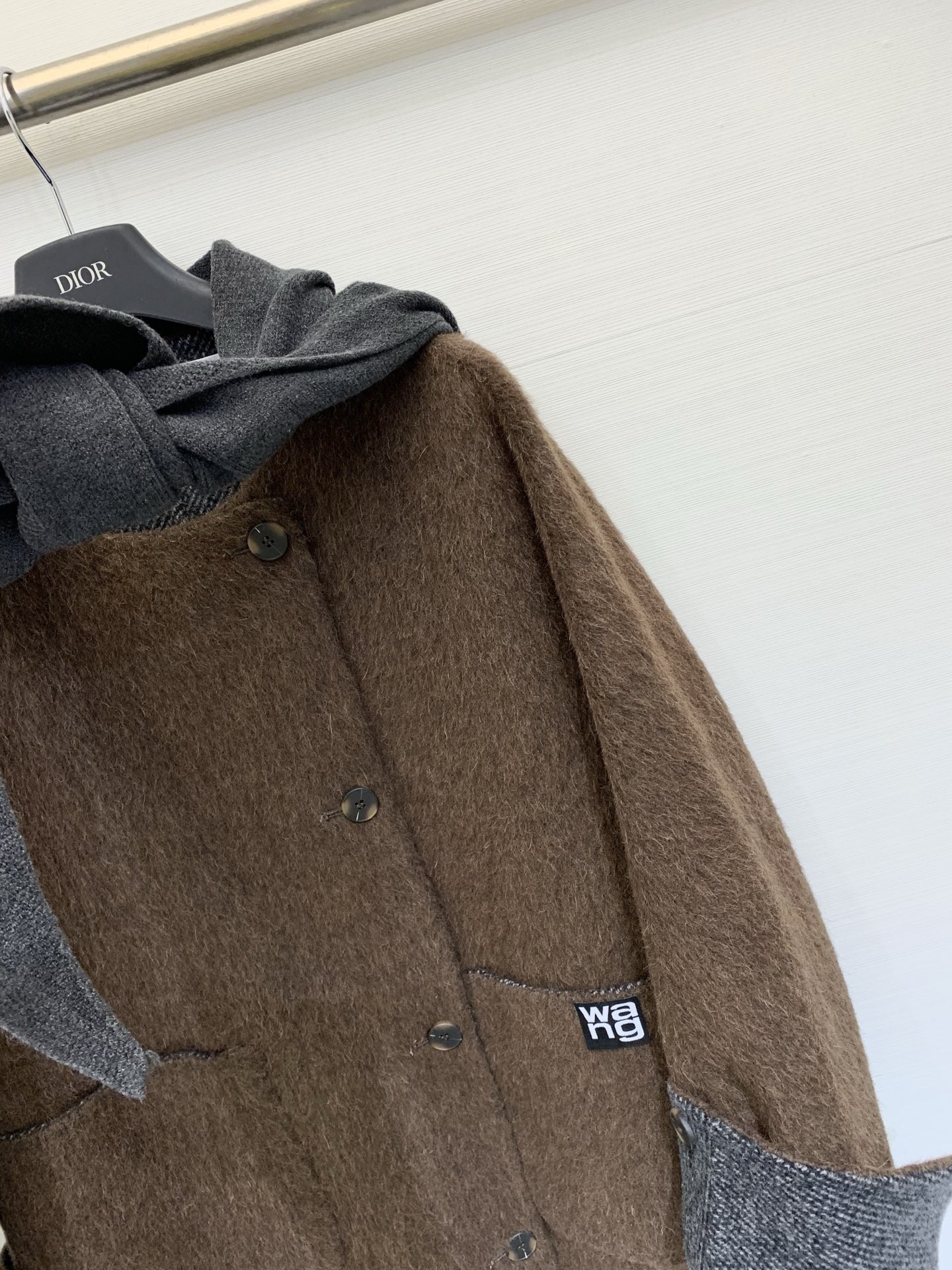 AlexanderWang 25秋冬新款 针织围脖中长款羊驼毛大衣，采用10%羊驼毛90羊毛面料，中长款