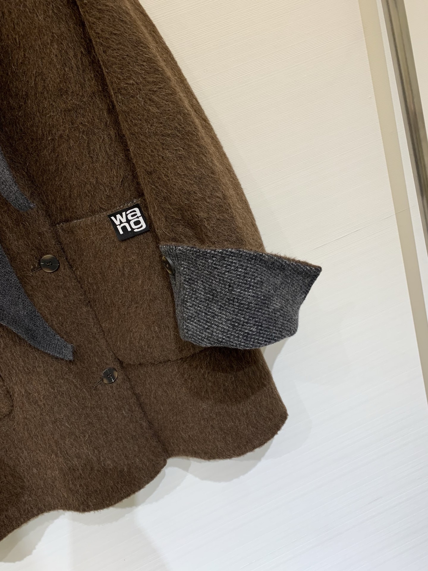 AlexanderWang 25秋冬新款 针织围脖中长款羊驼毛大衣，采用10%羊驼毛90羊毛面料，中长款