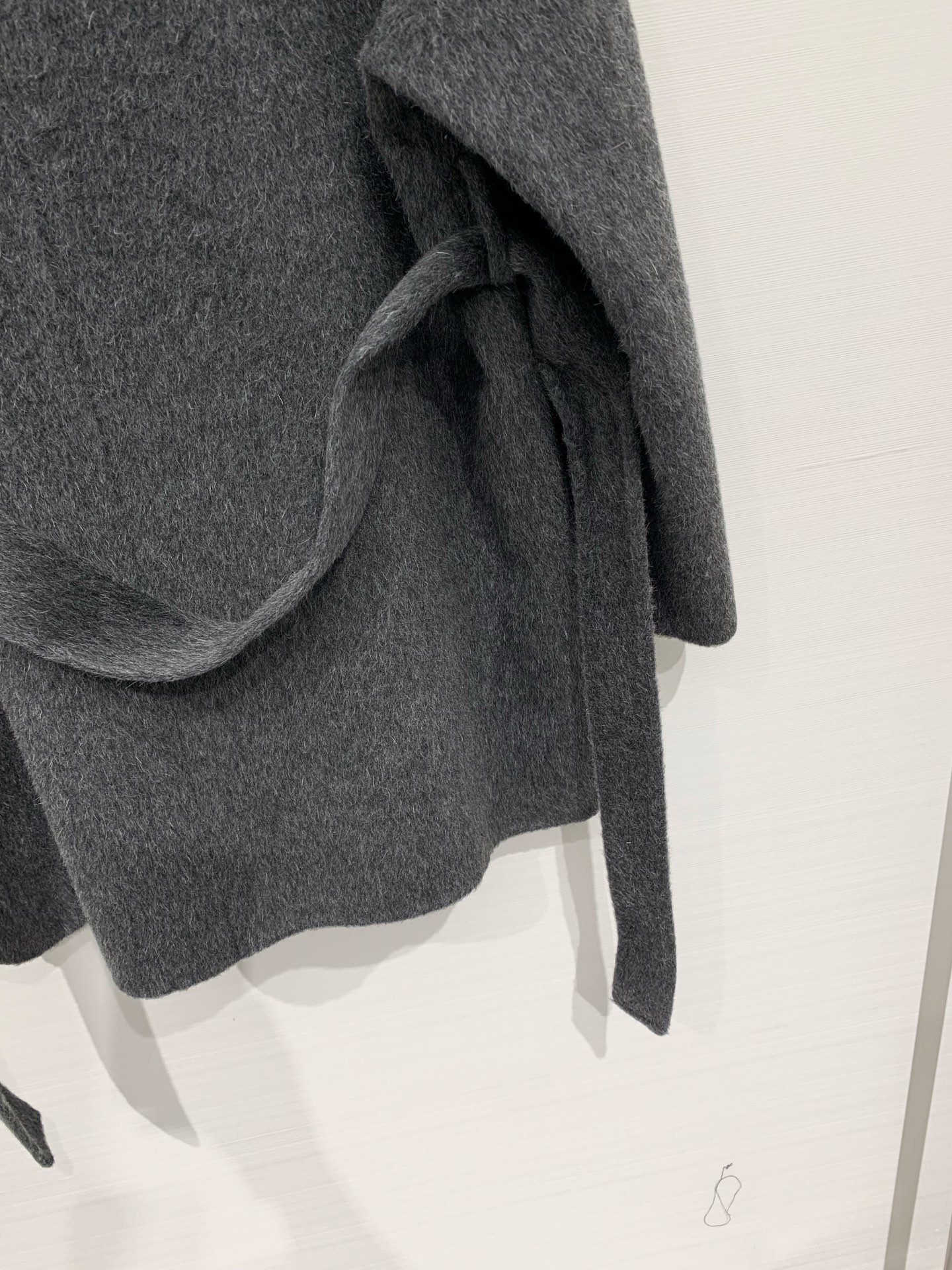 Hermes 25秋冬新款 皮扣双面骆驼绒中长款外套，骆驼绒和羊毛混纺面料，质感软糯细腻，中长宽松版型，