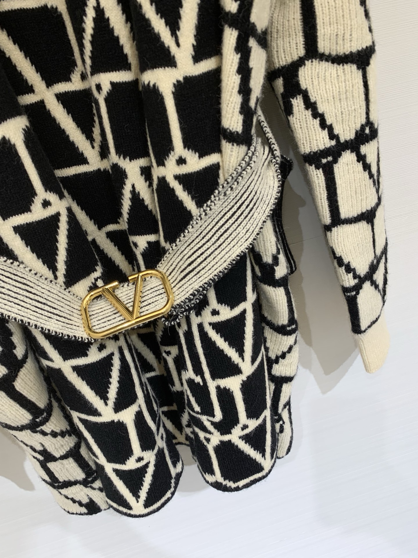 Valentino 25秋冬新款 老花针织长款开衫 经典几何老花图案+美拉德配色 复古高级感满满 宽松版