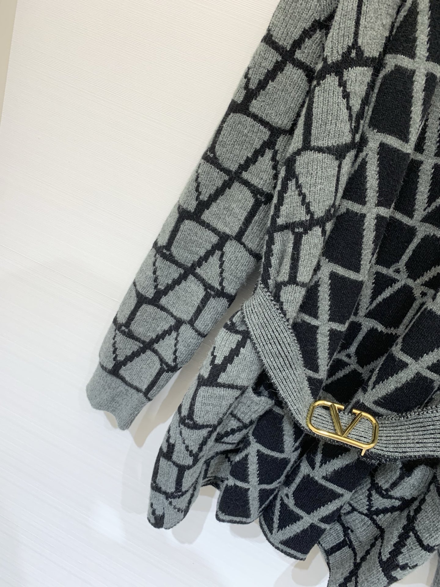 Valentino 25秋冬新款 老花针织长款开衫 经典几何老花图案+美拉德配色 复古高级感满满 宽松版