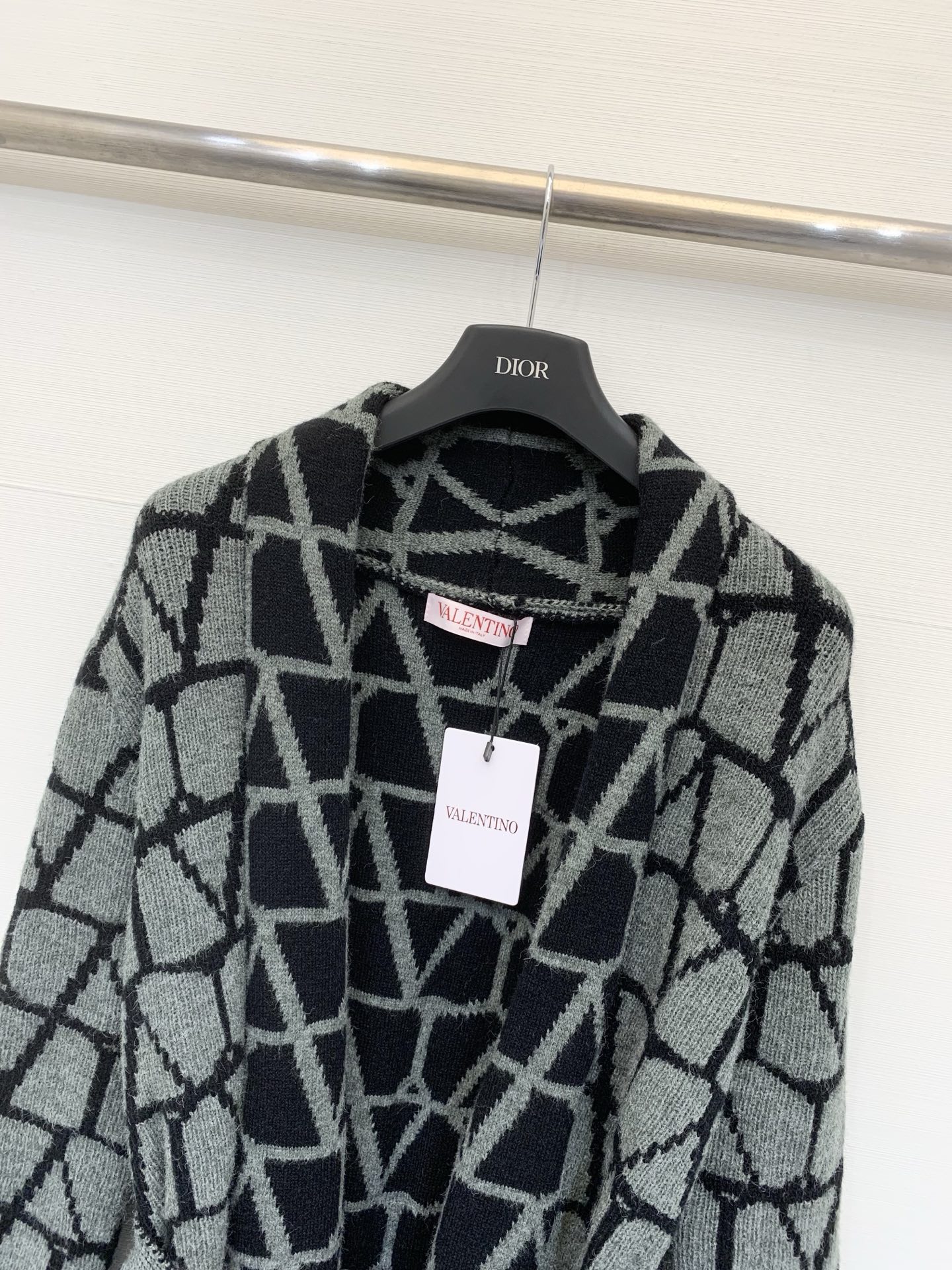 Valentino 25秋冬新款 老花针织长款开衫 经典几何老花图案+美拉德配色 复古高级感满满 宽松版