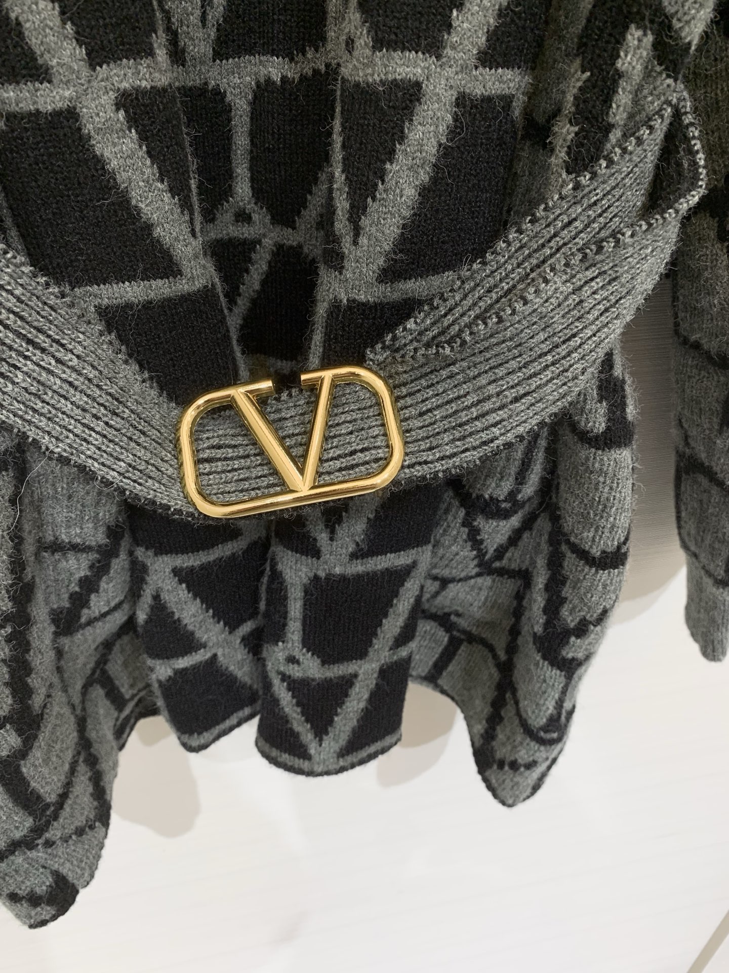 Valentino 25秋冬新款 老花针织长款开衫 经典几何老花图案+美拉德配色 复古高级感满满 宽松版