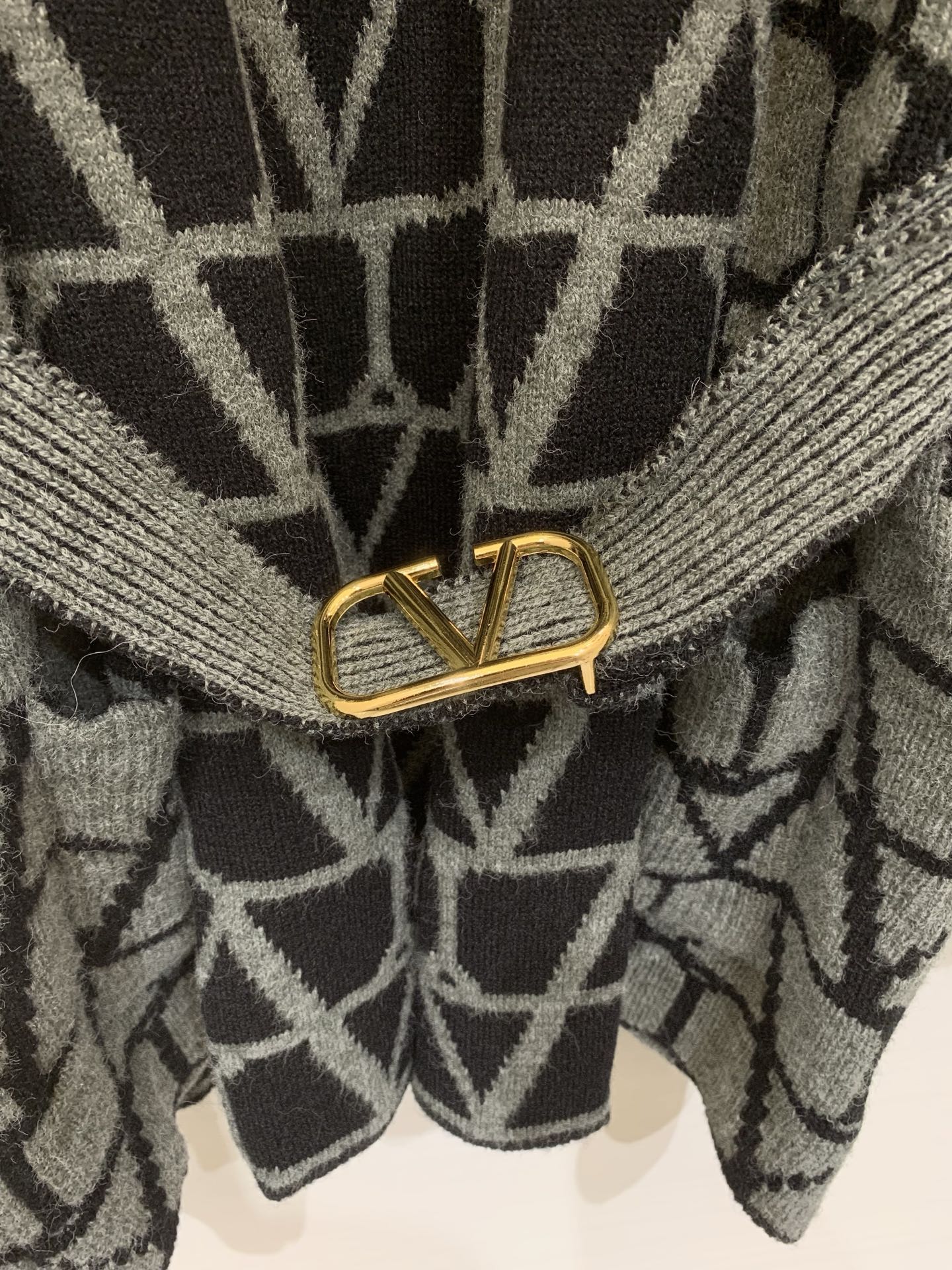 Valentino 25秋冬新款 老花针织长款开衫 经典几何老花图案+美拉德配色 复古高级感满满 宽松版
