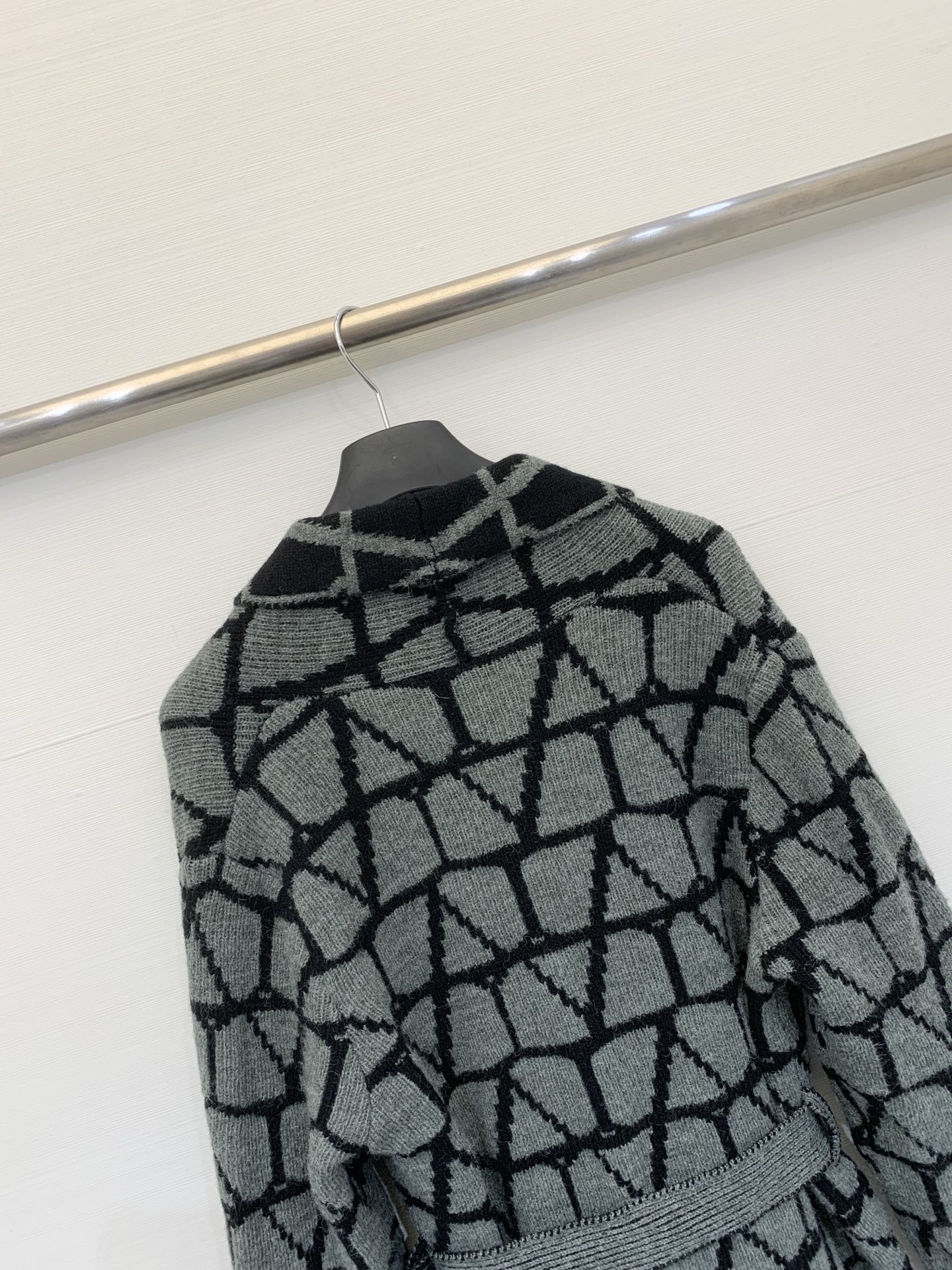 Valentino 25秋冬新款 老花针织长款开衫 经典几何老花图案+美拉德配色 复古高级感满满 宽松版