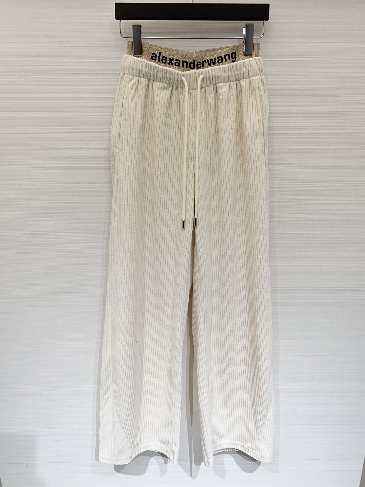 NO:652712,AlexanderWang autumn and winter series corduroy wide-leg pants with spliced ​​waistband, loose straight/wide-leg version, casual style 'relaxed' pants, suitable for daily lazy wear, two colors sml,, alexander wang19860909AlexanderWang 秋冬系列 拼接腰头灯芯绒阔腿裤,宽松直筒/阔腿版型,属于休闲风的“松弛感”裤装,适配日常慵懒穿搭 两色sml,,alexander wang,Women's clothing
