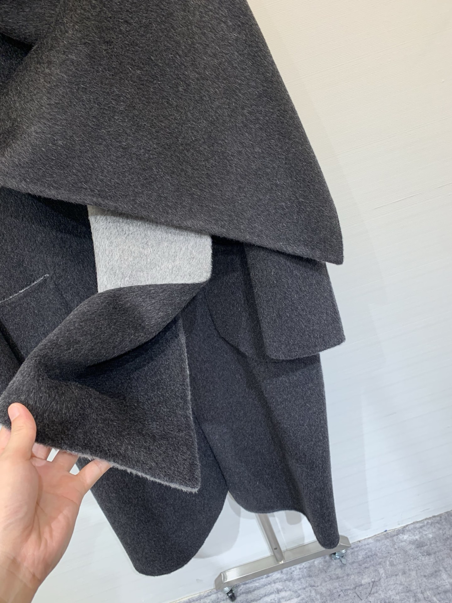 YSL 25秋冬新款 围巾🧣领双面羊毛长袍长款大衣 甄选100%双面绵羊毛面料 微喇剪裁 经典度假风 长