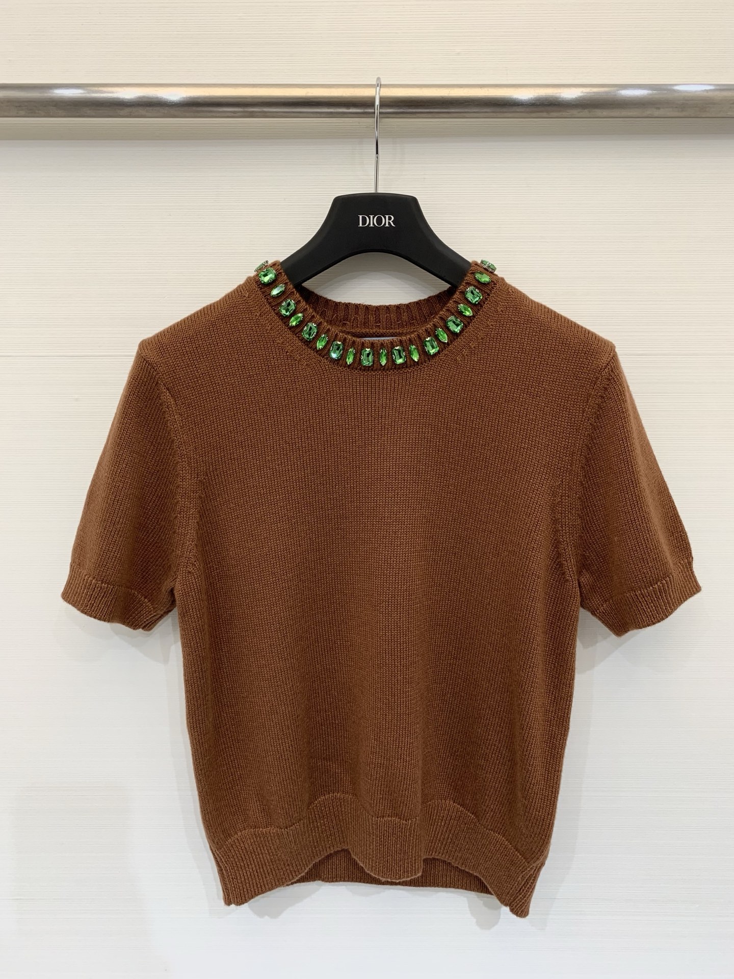 NO:656560,Prada 26 early spring new model, rhinestone round neck knitted short sleeves, triangle logo logo decoration on the back, series models shipped, upper body with high-end atmosphere code //,,prada,T-shirt,alexander wang19860909Prada 26早春新款 水钻圆领针织短袖 背后三角标Logo修饰点缀 系列款出货 上身高级氛围感 碼 //,,prada,T-shirt,alexander wang,Women's clothing