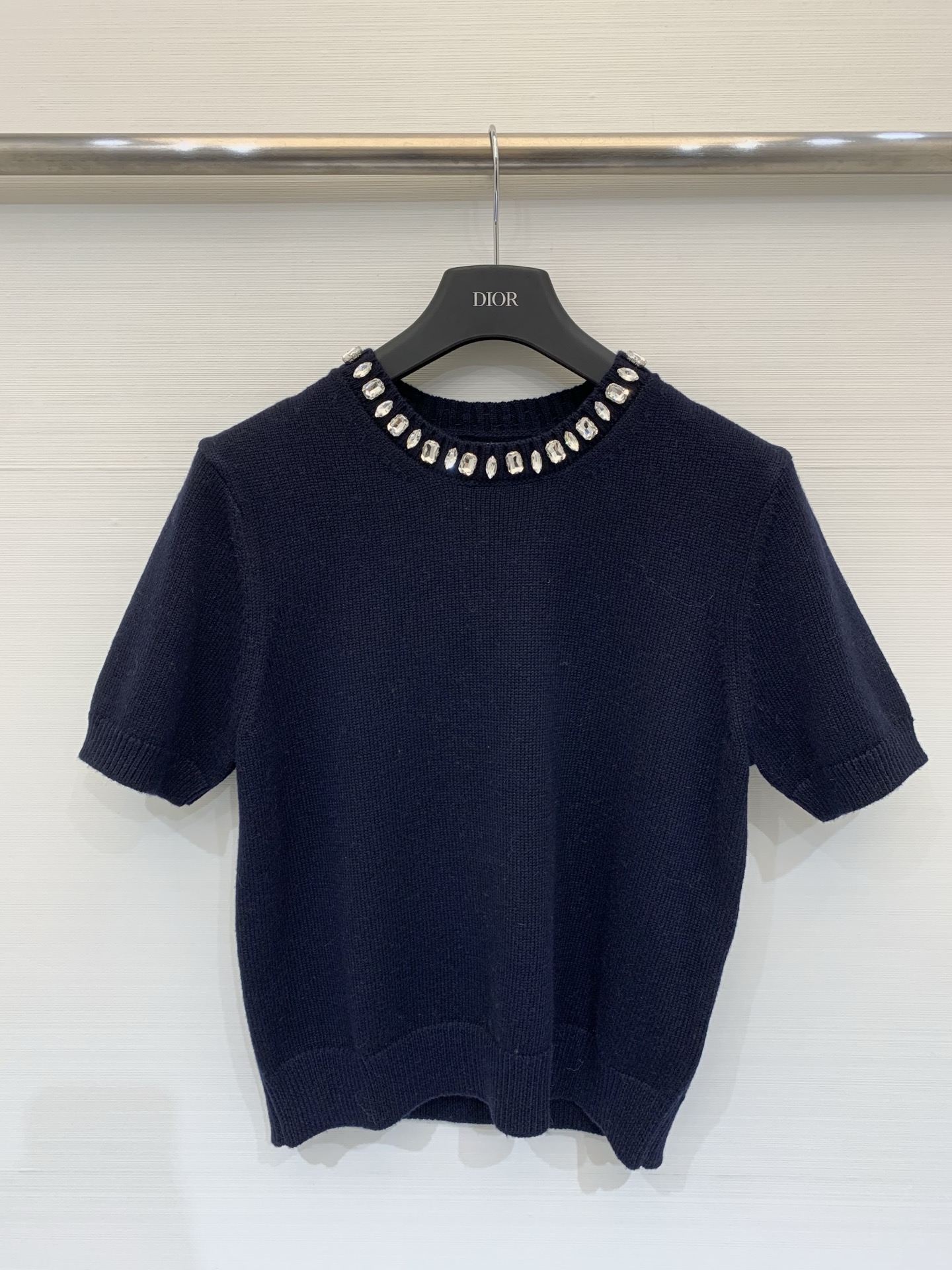 NO:656568,Prada 26 early spring new model, rhinestone round neck knitted short sleeves, triangle logo logo decoration on the back, series models shipped, upper body with high-end atmosphere code //,,prada,T-shirt,alexander wang19860909Prada 26早春新款 水钻圆领针织短袖 背后三角标Logo修饰点缀 系列款出货 上身高级氛围感 碼 //,,prada,T-shirt,alexander wang,Women's clothing