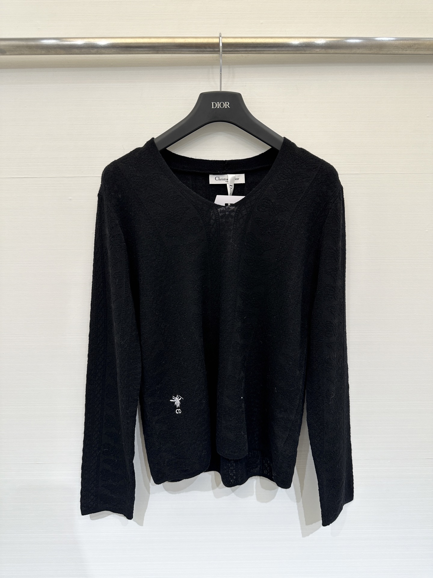 NO:656530,Dior 25 new autumn and winter style, embossed butterfly bottoming shirt, logo pattern modification and embellishment, series models shipped, upper body with high-end atmosphere, two-color SML, dior, alexander wang19860909Dior 25秋冬新款 浮雕蝴蝶打底衫款 logo图案修饰点缀 系列款出货 上身高级氛围感 两色SML,,dior,alexander wang,Women's clothing