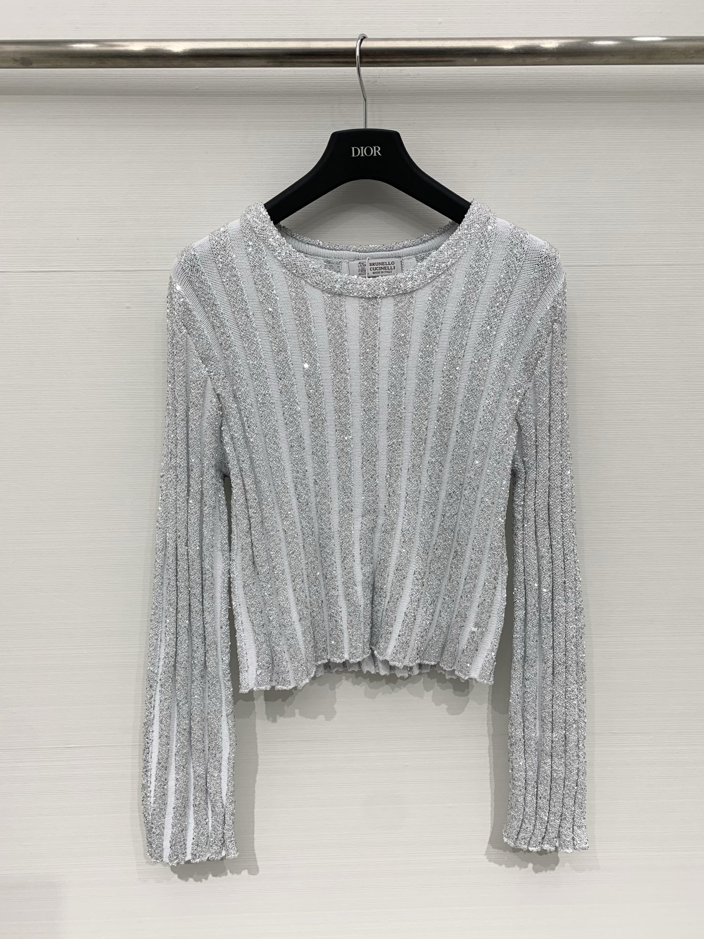 NO:666468,BC 25 new autumn and winter style, sequined vertical pattern long-sleeved model, logo pattern decoration, series model shipped, upper body with high-end atmosphere, three-color SML,, 19860909BC 25秋冬新款 珠片竖纹长袖款 logo图案修饰点缀 系列款出货 上身高级氛围感 三色SML,, ,Women's clothing