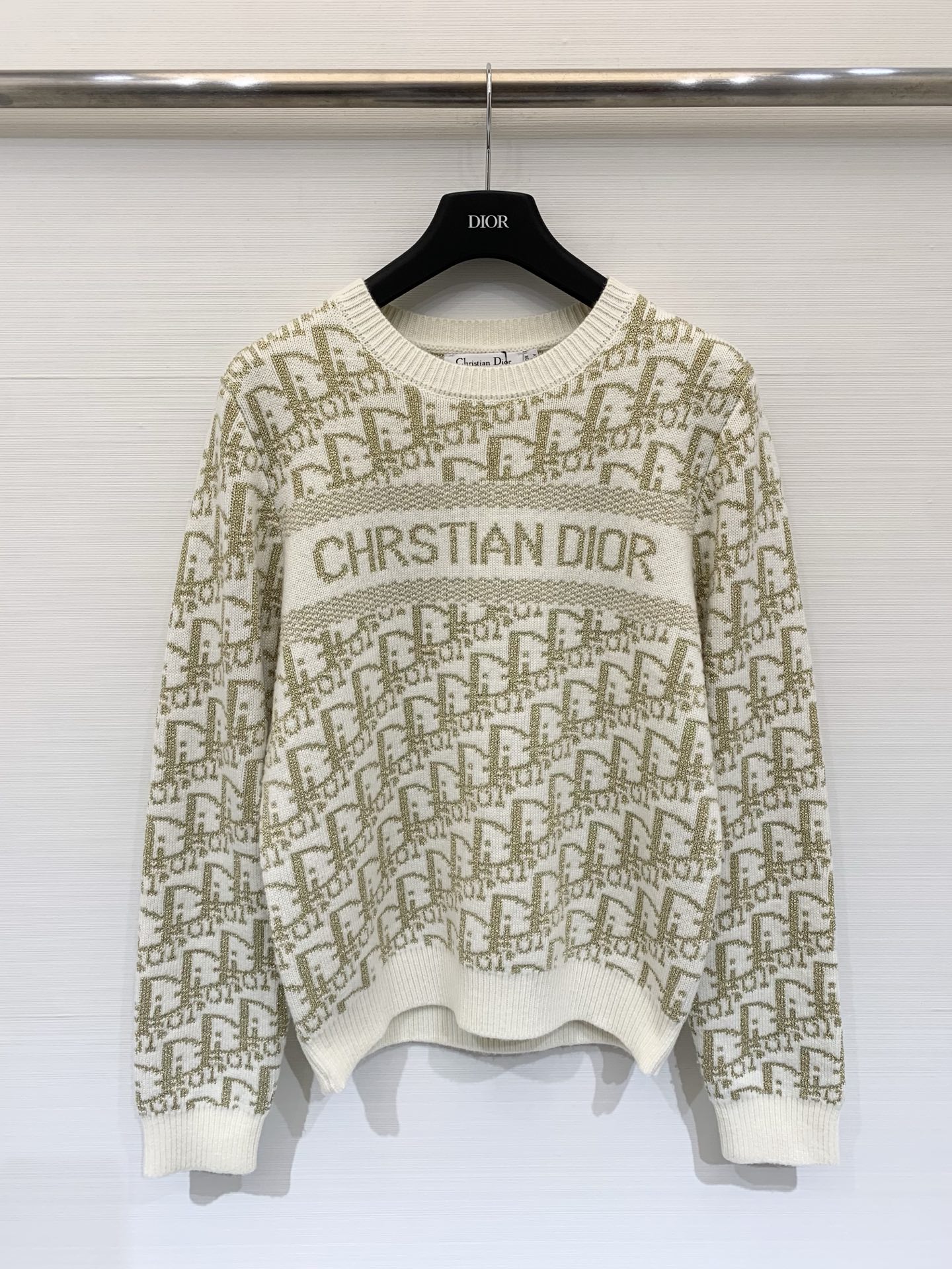NO:666489,DIOR 25 new autumn and winter style Presbyopia round neck knitted long sleeve style Presbyopia gold logo design Logo pattern decoration Upper body high-end atmosphere Three colors SML, dior,  19860909DIOR 25秋冬新款 老花圆领针织长袖款 金丝老花Logo设计 logo图案修饰点缀 上身高级氛围感 三色SML,,dior, ,Women's clothing