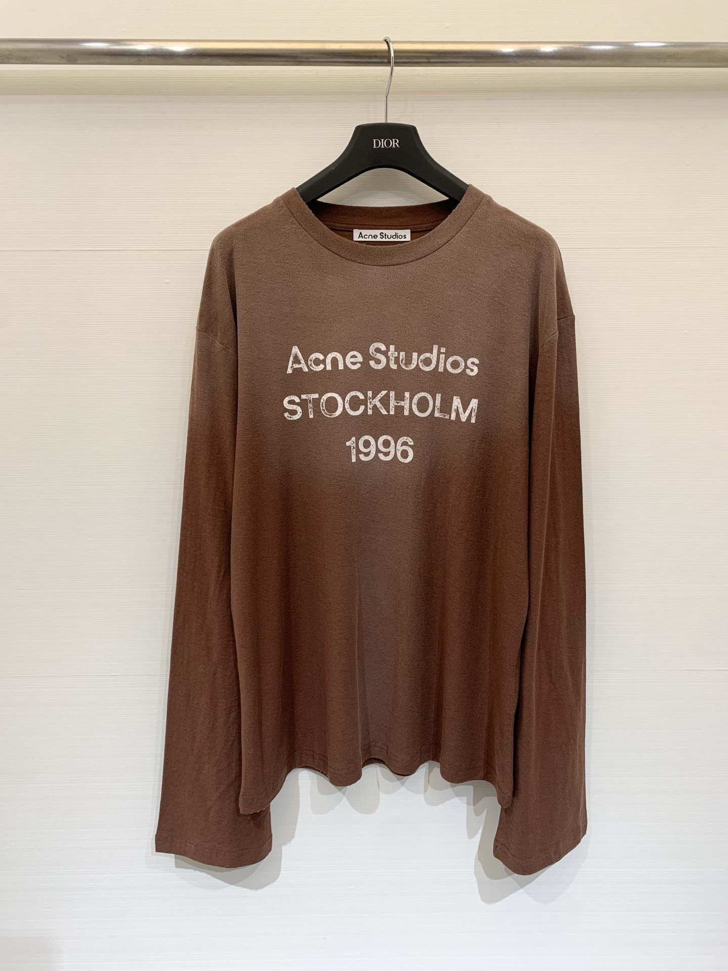 NO:683840,Acnestudios 26 spring and summer new model, chocolate color series, round neck, loose distressed long-sleeved T-shirt, cotton and linen blended fabric, refreshing feel, size SML,,acne studios,dior,tees,t-shirt,19860909Acnestudios 26春夏新款 巧克力色系列款 圆领宽松做旧长袖T恤 棉和亚麻混纺面料 手感清爽 码数SML,,acne studios,dior,tees，t-shirt,,Women's clothing