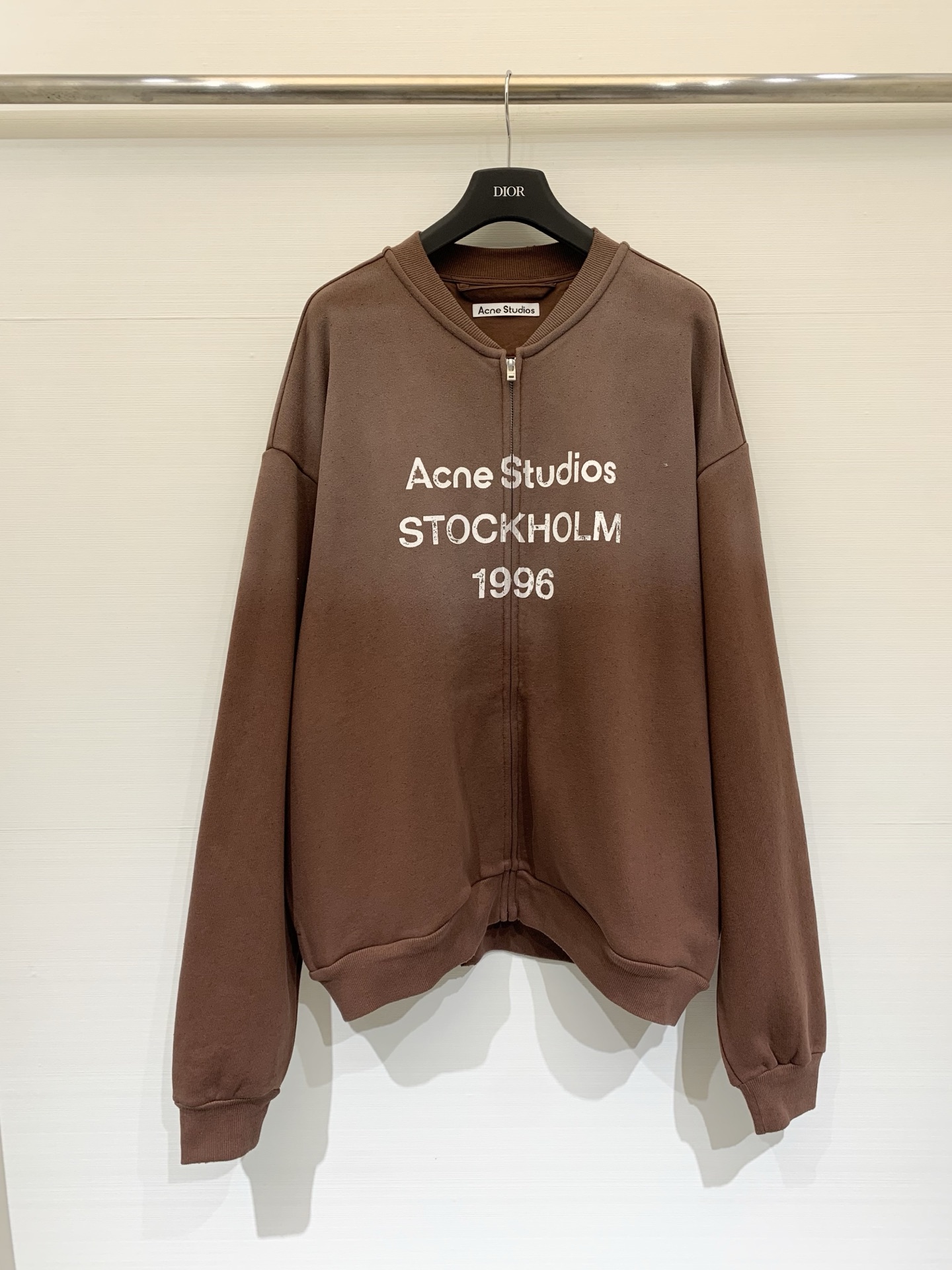 NO:683816,Acnestudios 26 spring and summer new model, chocolate color series, loose distressed long-sleeved zipper sweatshirt cardigan, cotton and linen blended fabric, refreshing feel, size SML,,acne studios,dior,hoodie,sweatshirts,19860909Acnestudios 26春夏新款 巧克力色系列款 宽松做旧长袖拉链卫衣开衫 棉和亚麻混纺面料 手感清爽 码数SML,,acne studios,dior,hoodie,sweatshirts,,Women's clothing