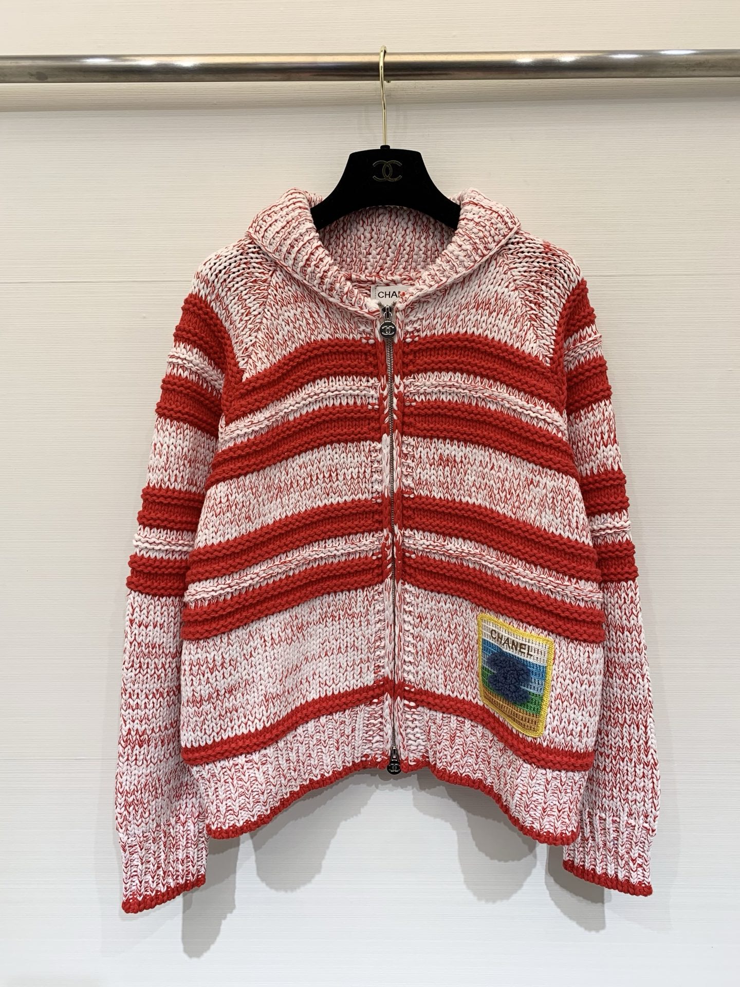 NO:708680,CHANEL 26 early spring mid-century style Angela Chang's same style retro age-reducing striped contrasting knitted cardigan two colors SML,,chanel,19860909CHANEL 26早春中古风 张韶涵同款 复古减龄条纹撞色针织开衫 两色SML,,chanel,,Women's clothing
