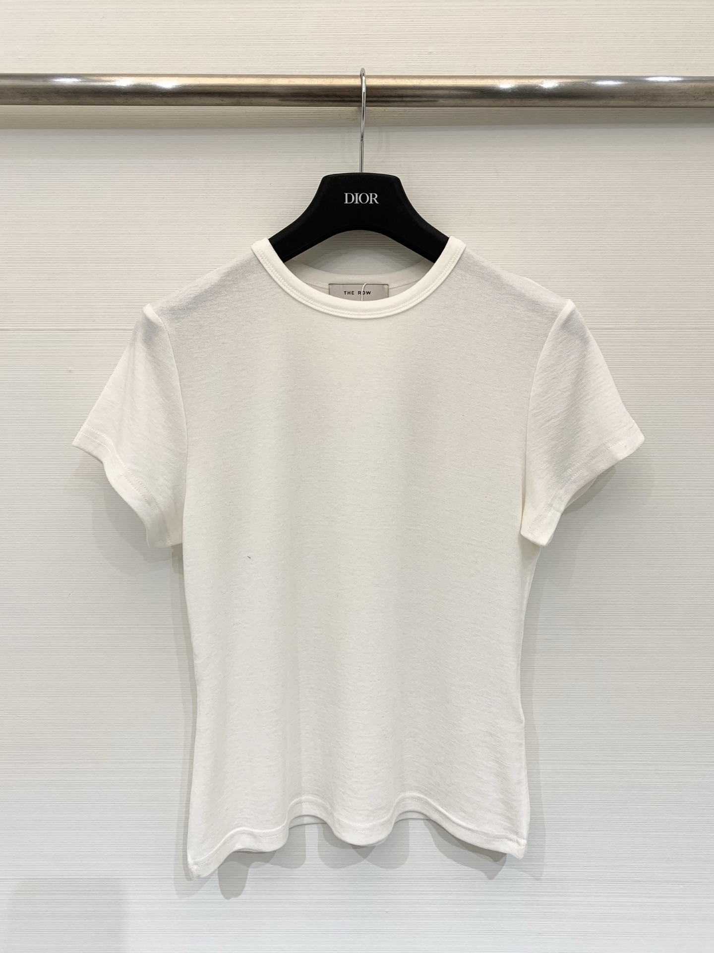 NO:709063,TheRow 26 early spring new series round neck elastic slim T-shirt. The fabric is soft and comfortable. Extra stretch. Minimalist style. High-end atmosphere. Two colors sml, tees, t-shirt,19860909TheRow 26早春新款 系列款 圆领弹力修身T恤 面料柔软舒适 弹力超大 极简主义风格 高级大气 两色sml,,tees，t-shirt,,Women's clothing