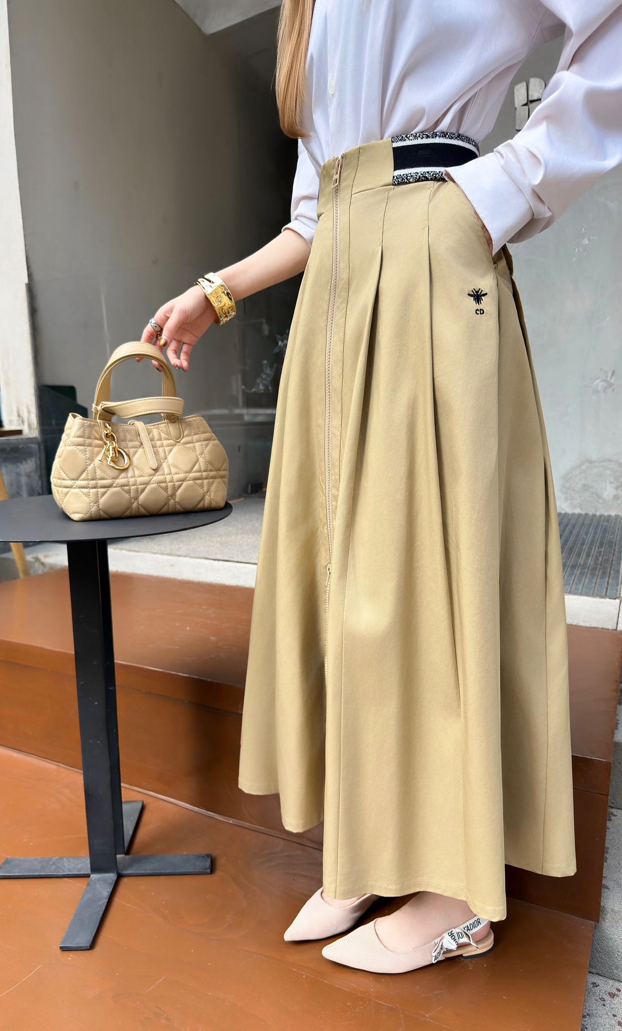 NO:715726,,,19860909,,,Women's clothing