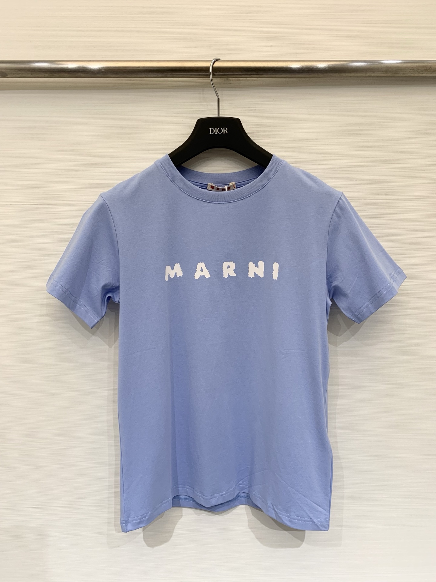 NO:715741,MARNI 26 early spring new style printed letter Logo short-sleeved T-shirt, simple and advanced, two-color SML,,marni,T-shirt,tees,t-shirt,19860909MARNI 26早春新款 印花字母Logo短袖T恤 简约高级 两色SML,,marni,T-shirt,tees，t-shirt,,Women's clothing