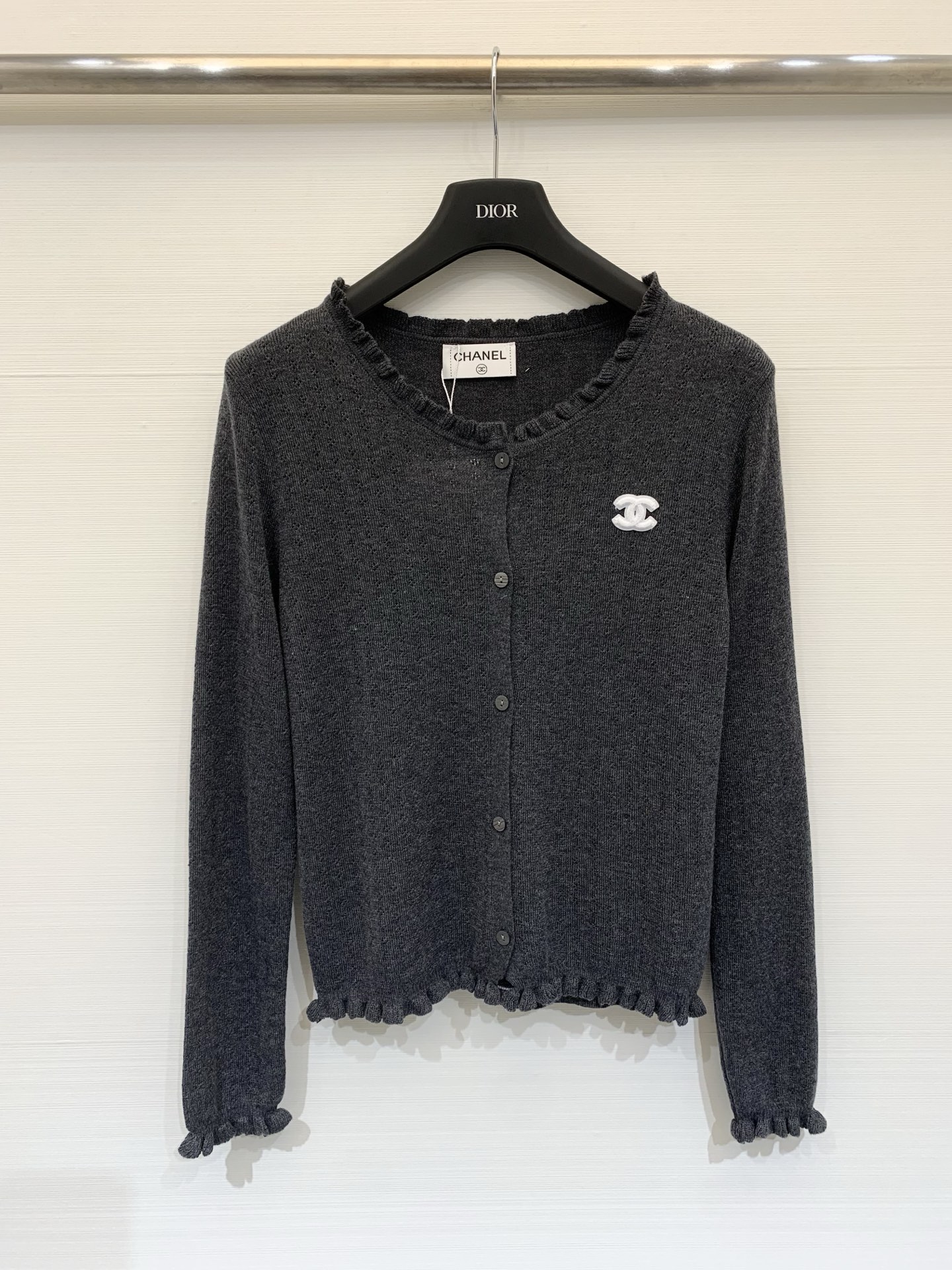 NO:716081,CHANEL 26 early spring new model, knitted two-piece set, double C logo pattern decoration on the chest, high-end atmosphere on the upper body, three-color SML,,chanel,19860909CHANEL 26早春新款 针织两件套款 胸前双C logo图案修饰点缀 上身高级氛围感 三色SML,,chanel,,Women's clothing