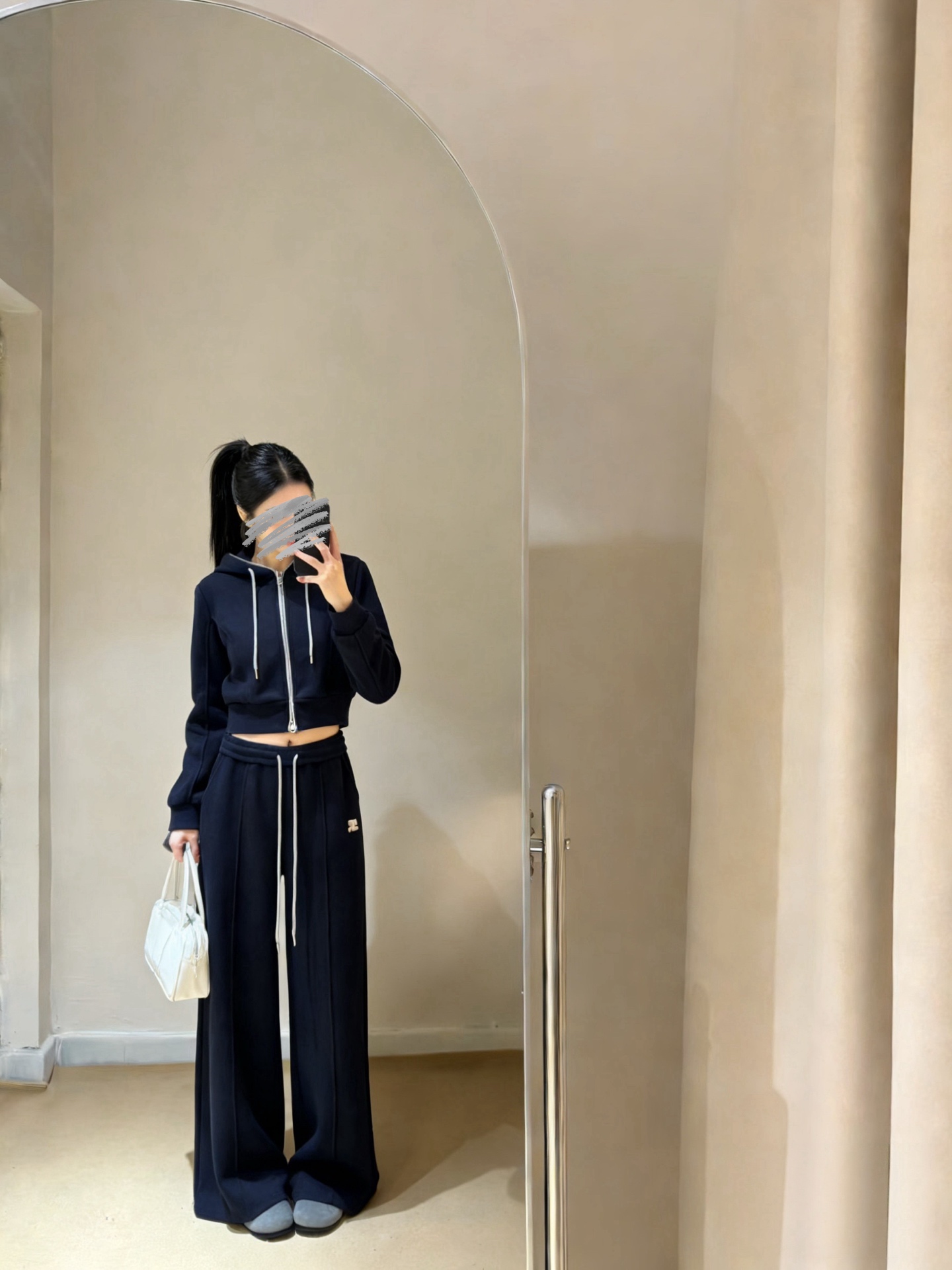 NO:733780,,,19860909,,,Women's clothing