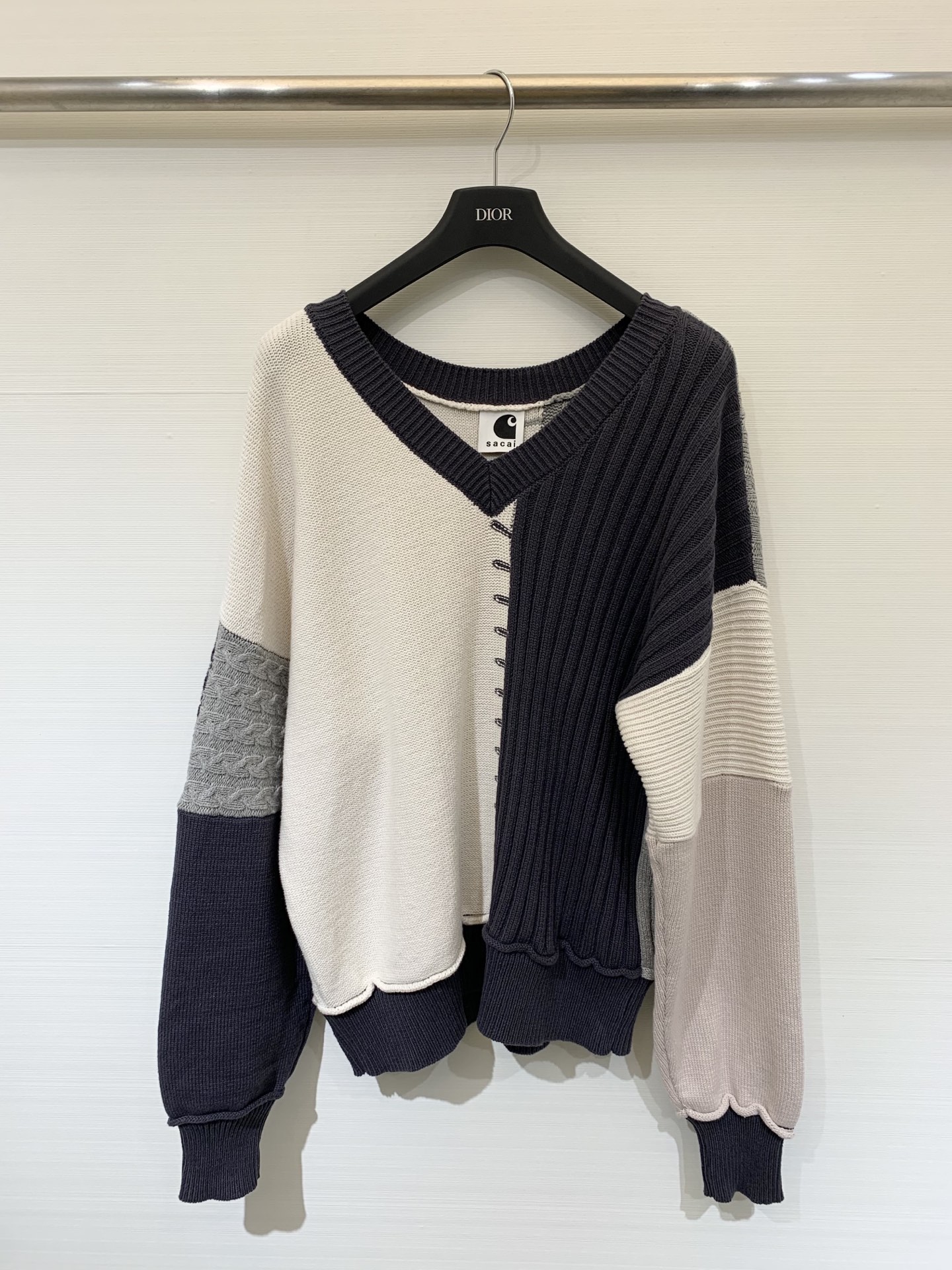 NO:735233,Sacai 25 early autumn new style, reversible stitching, contrasting color knitted wool long sleeves, multi-piece contrasting tailoring, super heavy-duty design, super fashionable, loose and large version, strong tolerance, casual upper body can easily concave the shape, same size for men and women, size sm,,19860909Sacai 25早秋新款 正反穿拼接撞色针织羊毛长袖 多片撞色剪裁 超重工设计 时髦感超强 宽松大版型一件包容性强 随意上身就能轻松凹出造型 男女同款 码数sm,,,Women's clothing