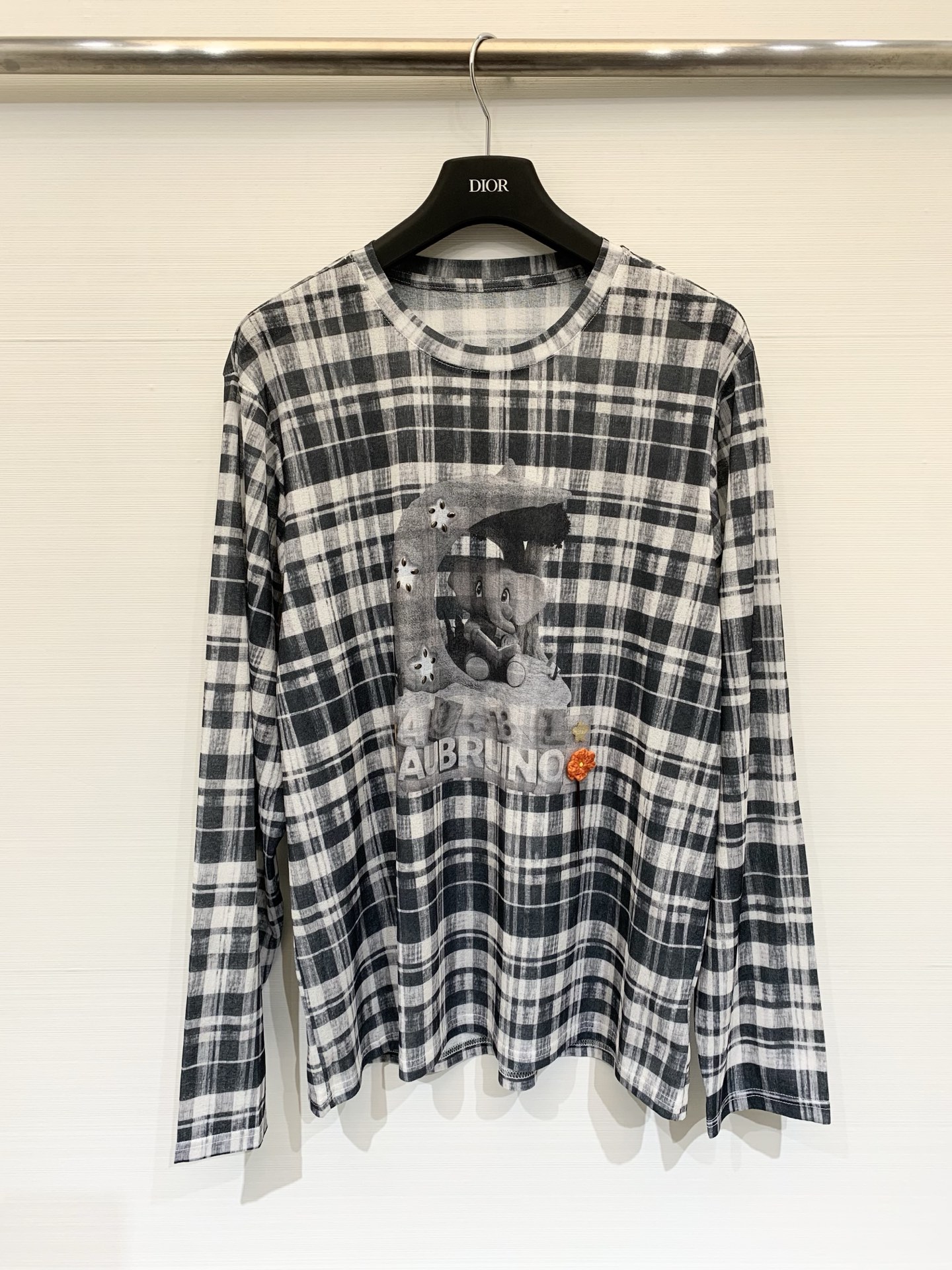 NO:737513,Aubruino 26 spring and summer new style printed plaid long-sleeved T-shirt, casual and retro, very suitable for daily wear. The letters 'AUBRUINO' with distressed effect strengthen the retro atmosphere. Code number: sml,, tees, t-shirt,19860909Aubruino 26春夏新款 印花格纹长袖T恤,休闲复古非常适合日常穿搭,做旧效果的字母“AUBRUINO”,强化了复古氛围 码数sml,,tees，t-shirt,,Women's clothing