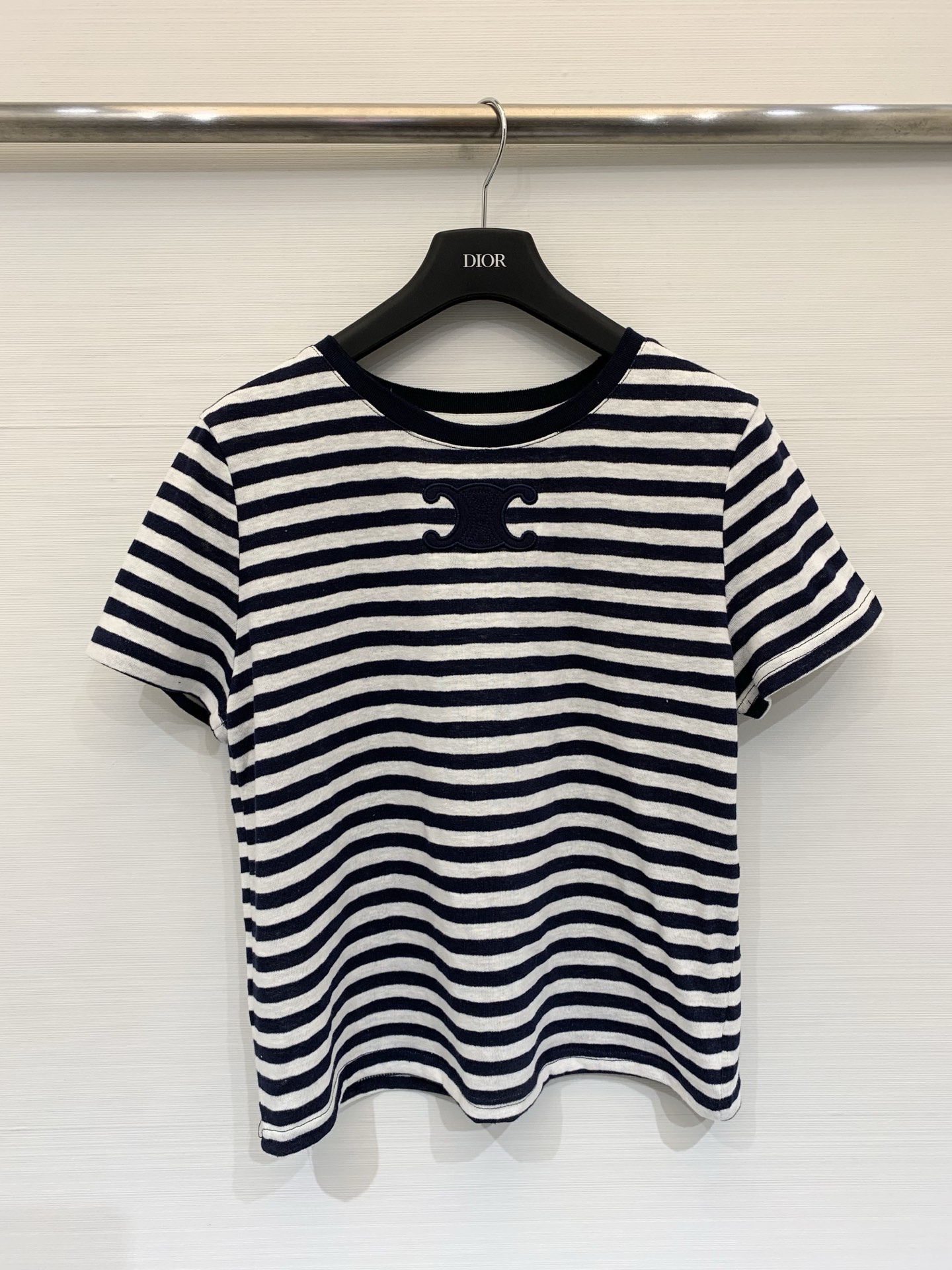 NO:737505,Celine 26 new spring and summer series striped long-sleeved T-shirt, customized cotton and linen striped bottom T-shirt, imported Korean fabric, incomparably comfortable, soft, anti-wrinkle, breathable and high-end, whoever wears it knows the size SML P,,celine,tees,t-shirt,19860909Celine 26春夏新款 系列款 条纹长袖T恤,定制棉麻条纹打底T,进口韩国面料,手感无敌舒适,柔软抗皱透气又高级,谁穿谁知道 码数SML P,,celine,tees，t-shirt,,Women's clothing