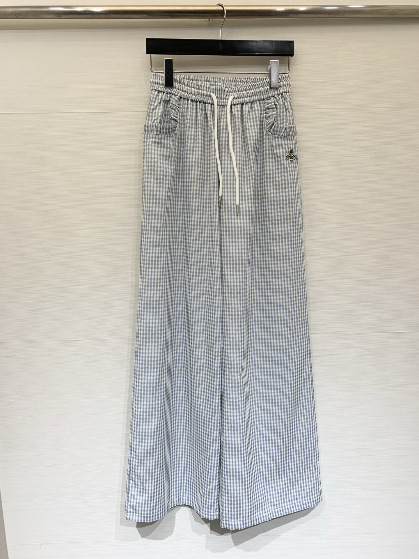 NO:737882,VivienneWestwood Queen Mother 26 spring and summer new elastic waist drawstring lace trousers, summer colors with pleated lace, forming a cute 'bud' effect, size SML,,19860909VivienneWestwood 西太后 26春夏新款 松紧腰抽绳花边长裤,夏天的色系搭配褶皱花边,形成可爱的“花苞”效果,码数SML,,,Women's clothing