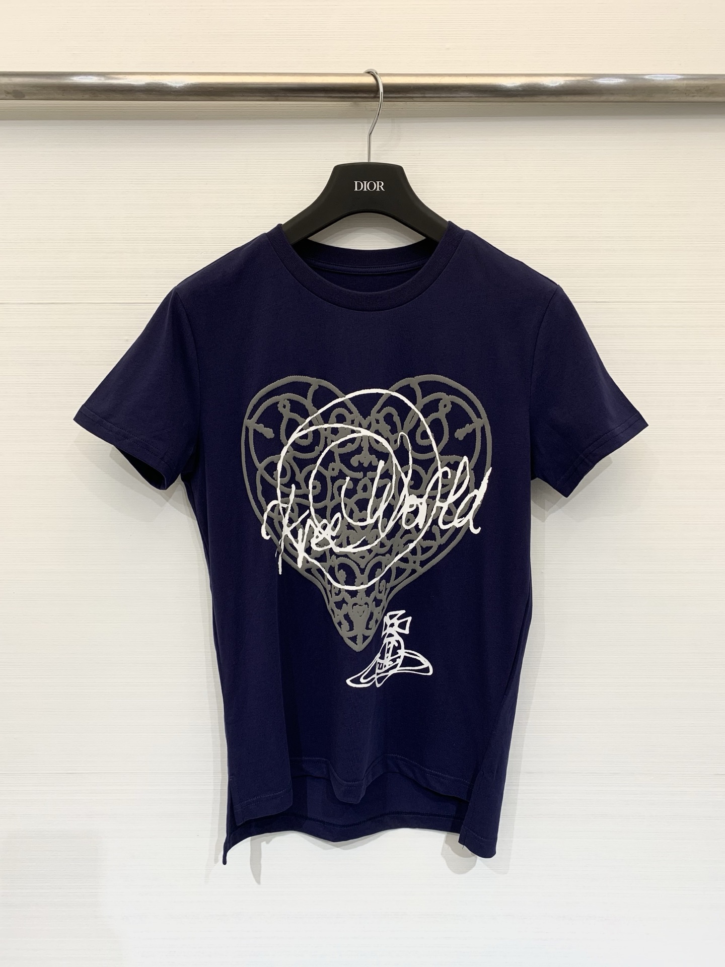 NO:738744,VivienneWestwood Queen Mother 2026 early spring new love graffiti foam printed round neck short-sleeved T-shirt two colors sml, T-shirt, tees, t-shirt,19860909VivienneWestwood 西太后 2026早春新款 爱心涂鸦发泡印花圆领短袖T恤 两色sml,,T-shirt,tees，t-shirt,,Women's clothing