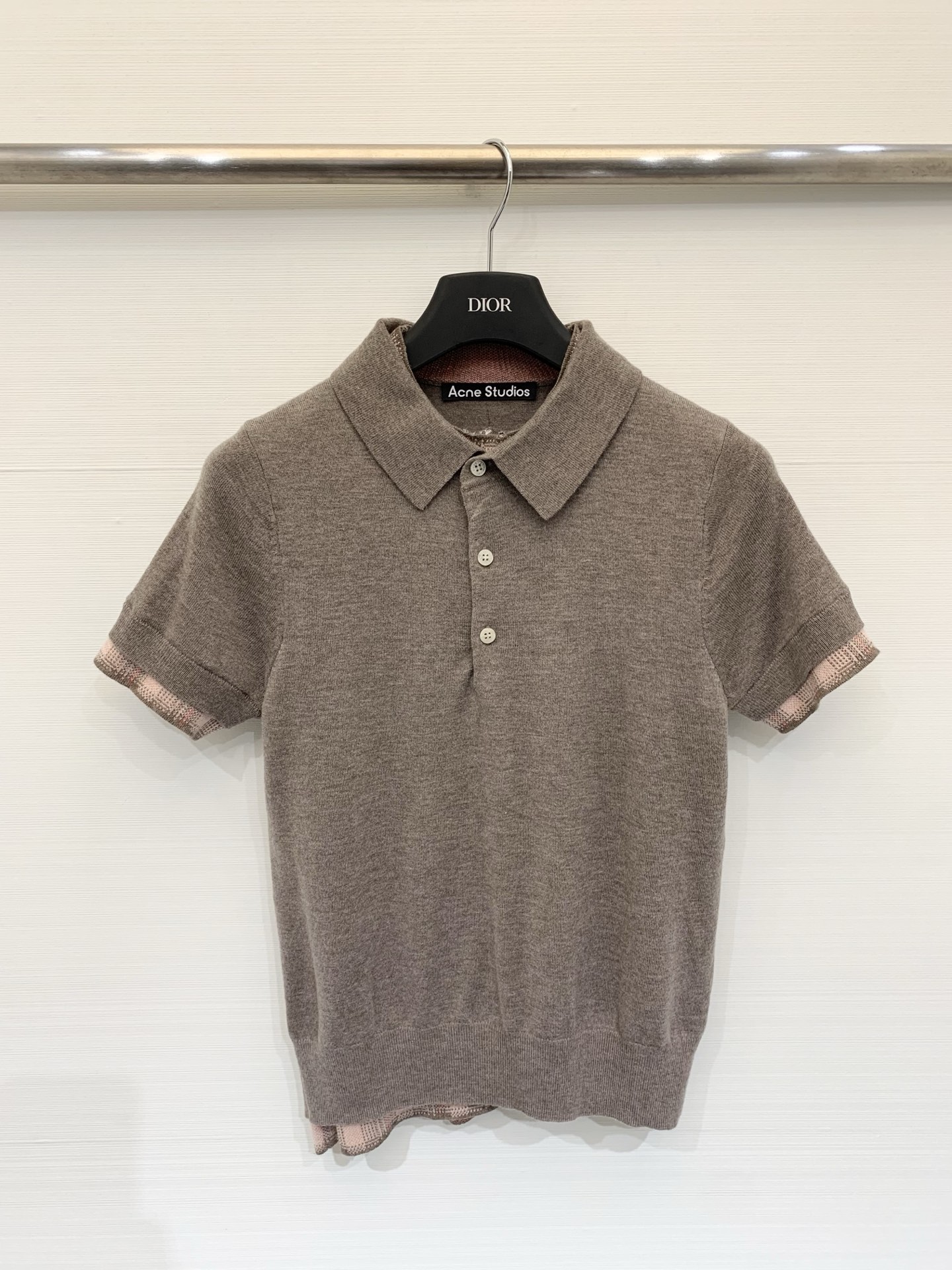 NO:738750,Acnestudios 2026 early spring new model fake two-piece knitted wool Polo shirt size SML,,acne studios,dior,19860909Acnestudios 2026早春新款 假两件针织羊毛Polo衫上衣 码数SML,,acne studios,dior,,Women's clothing