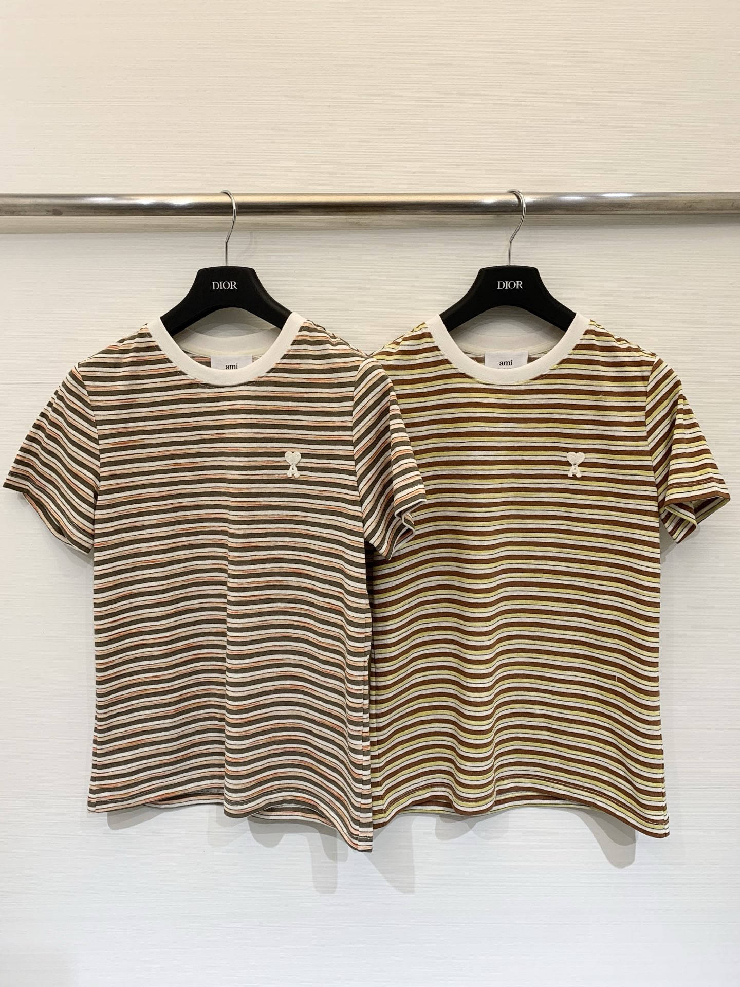 NO:738754,Ami 26 new spring and summer round neck rib striped short-sleeved T-shirt cotton classic love logo on the chest two-color sml P,, T-shirt, tees, t-shirt,19860909Ami 26春夏新款 圆领螺纹条纹短袖T恤 棉 胸前经典爱心标志 两色sml P,,T-shirt,tees，t-shirt,,Women's clothing