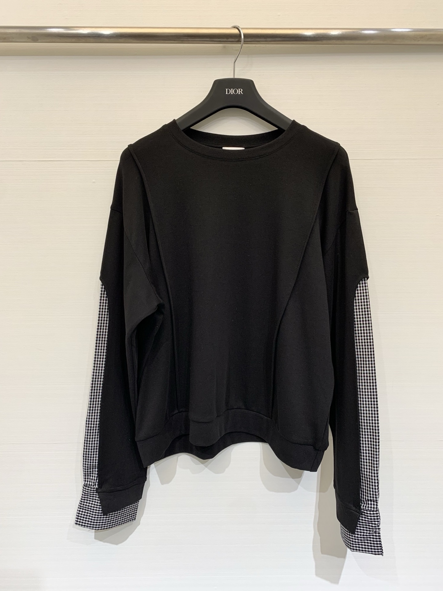 NO:740226,Sacai 26 spring and summer new style round neck patchwork contrasting color sweatshirt, loose shoulder design, casual and lazy feeling, strong tolerance for body shape, sleeve splicing shirt sleeve design, simple and advanced commuting/casual style two-color sml,, hoodie, sweatshirts,19860909Sacai 26春夏新款 圆领拼接撞色卫衣,宽松落肩版型,休闲慵懒感,对身材包容性强,袖子拼接衬衣袖设计,简约高级的通勤/休闲风 两色sml,,hoodie,sweatshirts,,Women's clothing