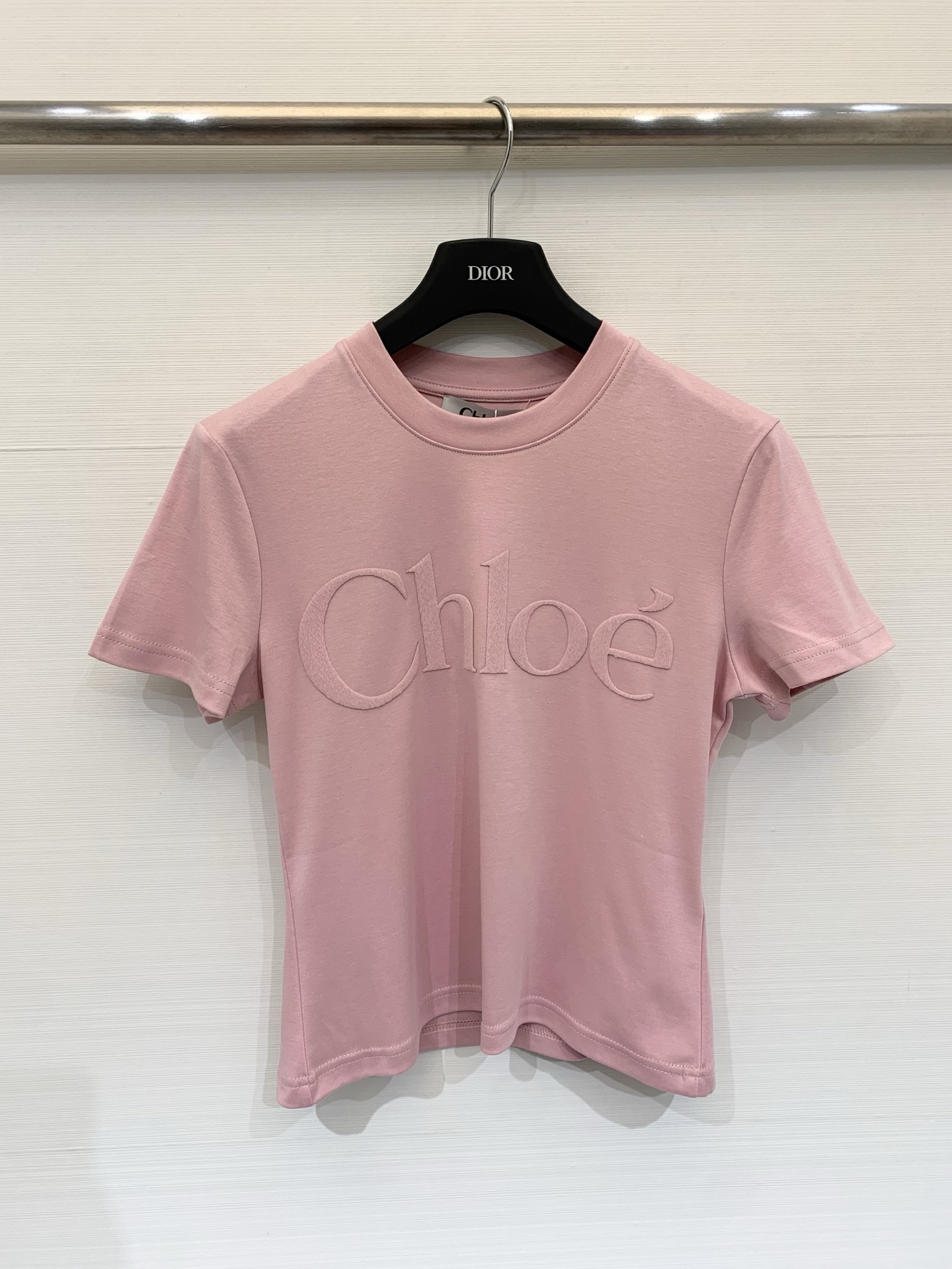 NO:740232,Chloe 26 spring and summer new foam letter Logo short-sleeved T-shirt, small version slimming and elegant, two colors sml, chloe, loewe, T-shirt, tees, t-shirt,19860909Chloe 26春夏新款 发泡字母Logo短袖T恤 小版显瘦显气质 两色sml,,chloe,loewe,T-shirt,tees，t-shirt,,Women's clothing