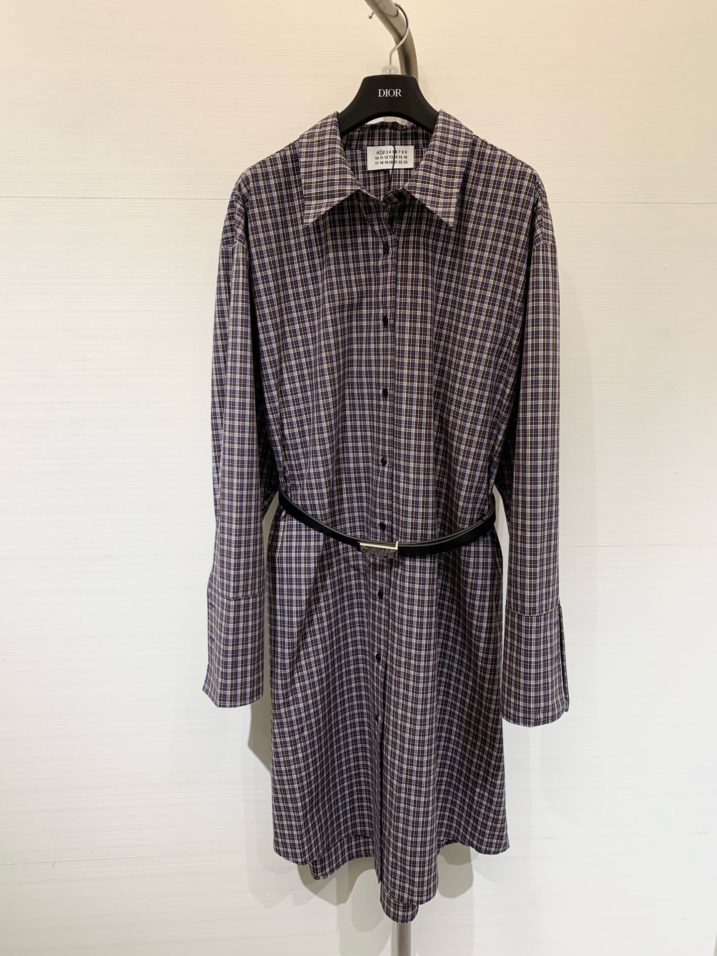 NO:740667,MM6 Margiela blue plaid long-sleeved thin long shirt with number lettering logo belt. Retro-style elegant design. It is OK to be worn alone for daily wear. It is a classic and fashionable style. A timeless plaid item. SM two sizes,, masion margiela, masion margiela,19860909MM6马吉拉 咖蓝格子长袖薄长衬衣 配数字刻字Logo腰带 复古风优雅气质设计 叠穿单穿日常穿都OK 穿搭演绎经典时尚 一款永不过时的格子单品 SM两个码,,masion margiela,masion margiela,,Women's clothing