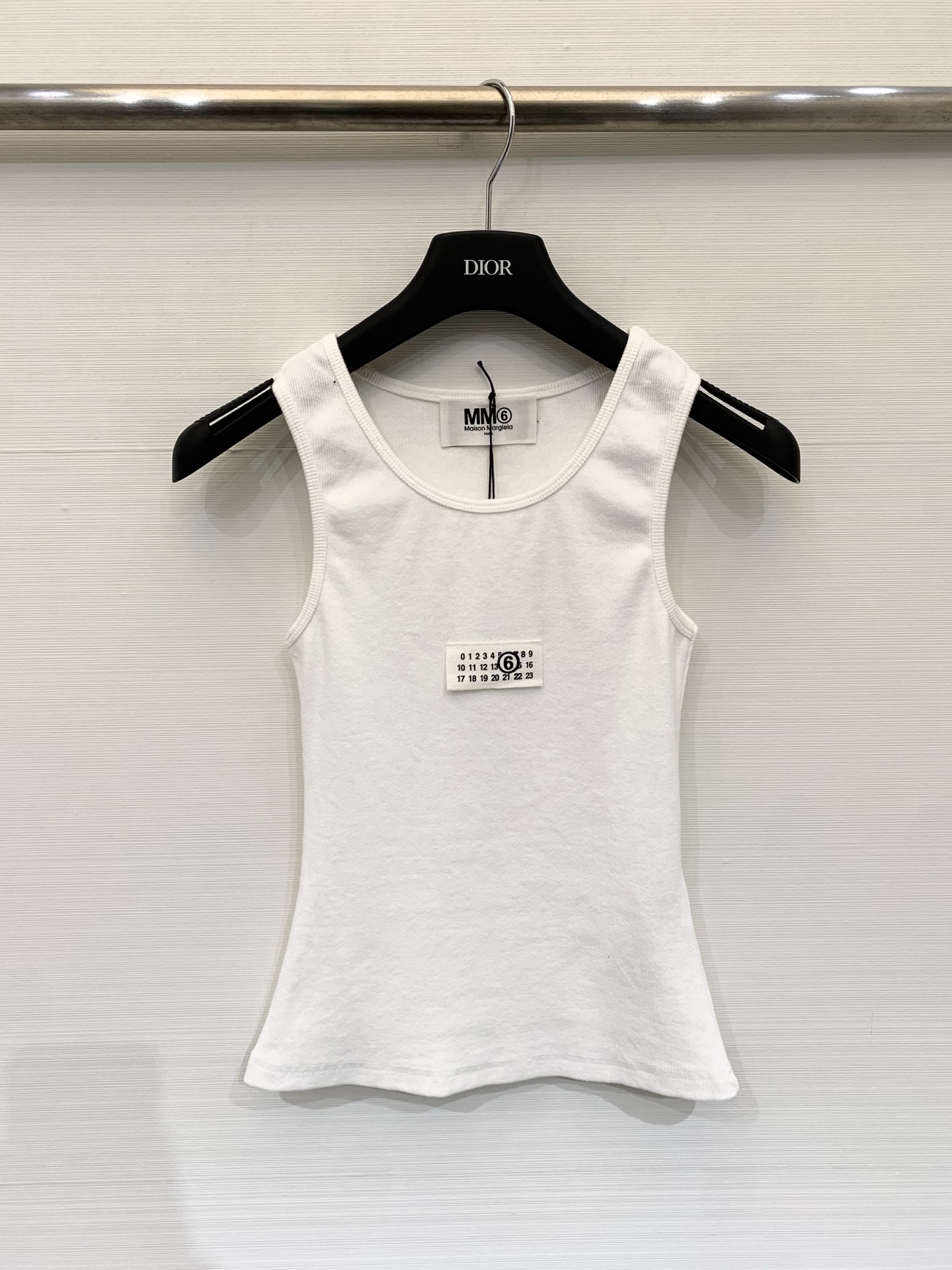 NO:747944,MM6 2026 early spring new style retro design simple style distressed thread vest two colors sml P,,masion margiela,19860909MM6 2026早春新款 复古设计简约风做旧螺纹背心 两色sml P,,masion margiela,,Women's clothing