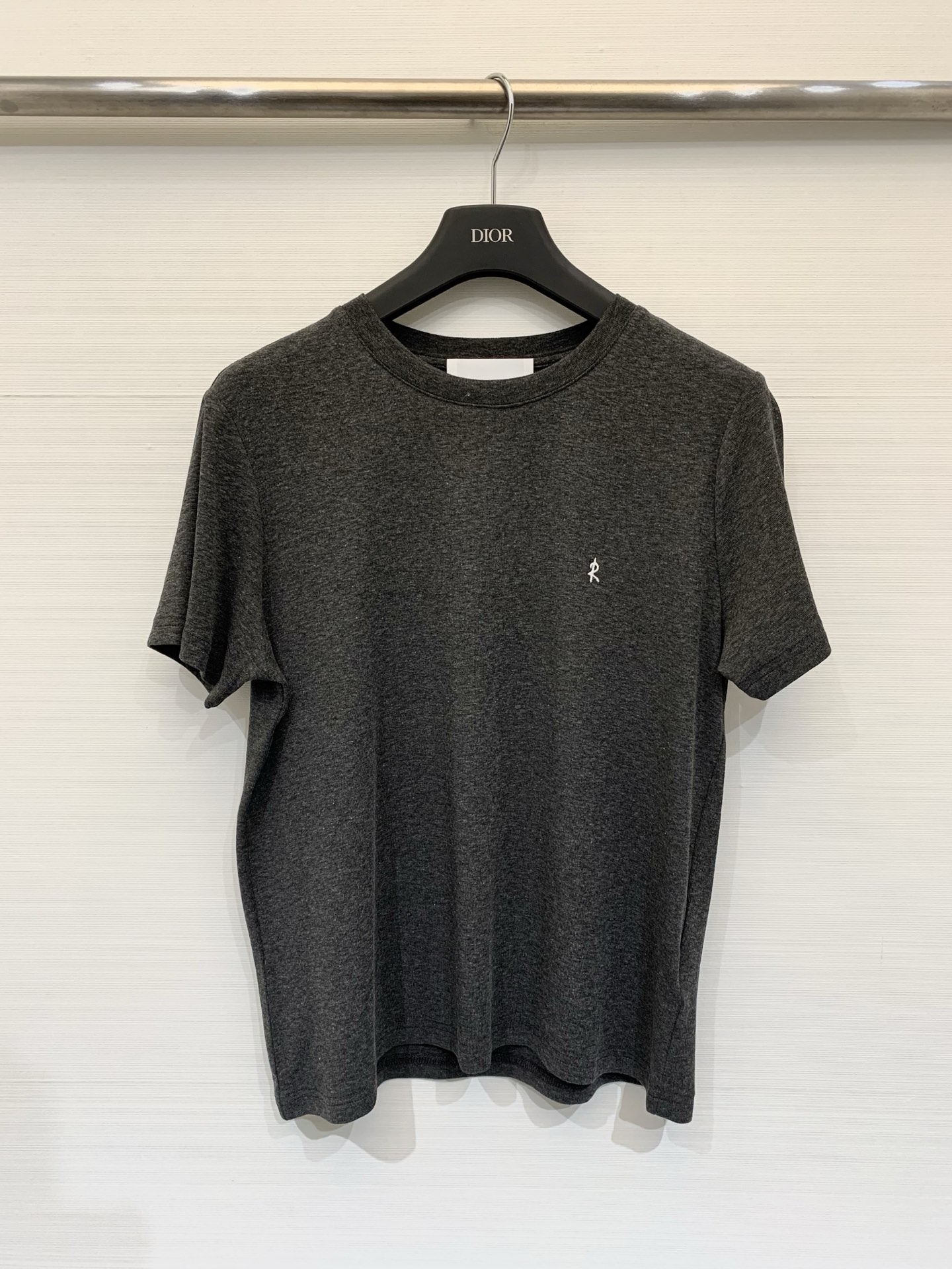 NO:749749,R13 26 new spring and summer new round neck R letter embroidered T-shirt short sleeves, normal fit, super smooth combed cotton fabric, comfortable and breathable, size SM, T-shirt, tees, t-shirt,19860909R13 26春夏新款 圆领R字母刺绣T恤短袖,正常版型,超垂顺的精梳棉面料,舒服透气 码数SM,,T-shirt,tees，t-shirt,,Women's clothing