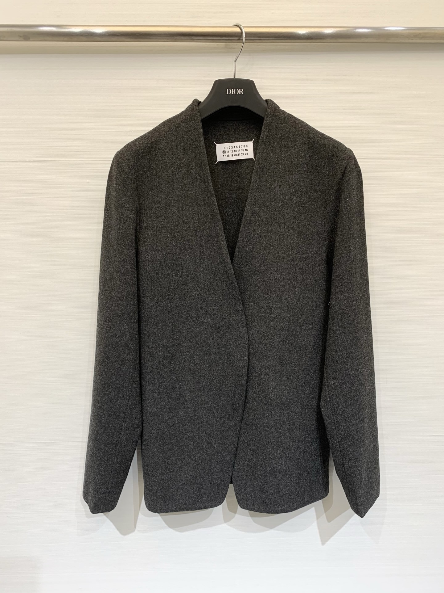 NO:749775,MM6 2026 early spring and summer new style Margiela minimalist style 100% sheep wool collarless suit, same style for men and women, size SML,,, masion margiela, masion margiela,19860909MM6 2026早春夏新款 马吉拉极简风百分百绵羊毛无领西服,男女同款,码数SML,,,masion margiela,masion margiela,,Women's clothing