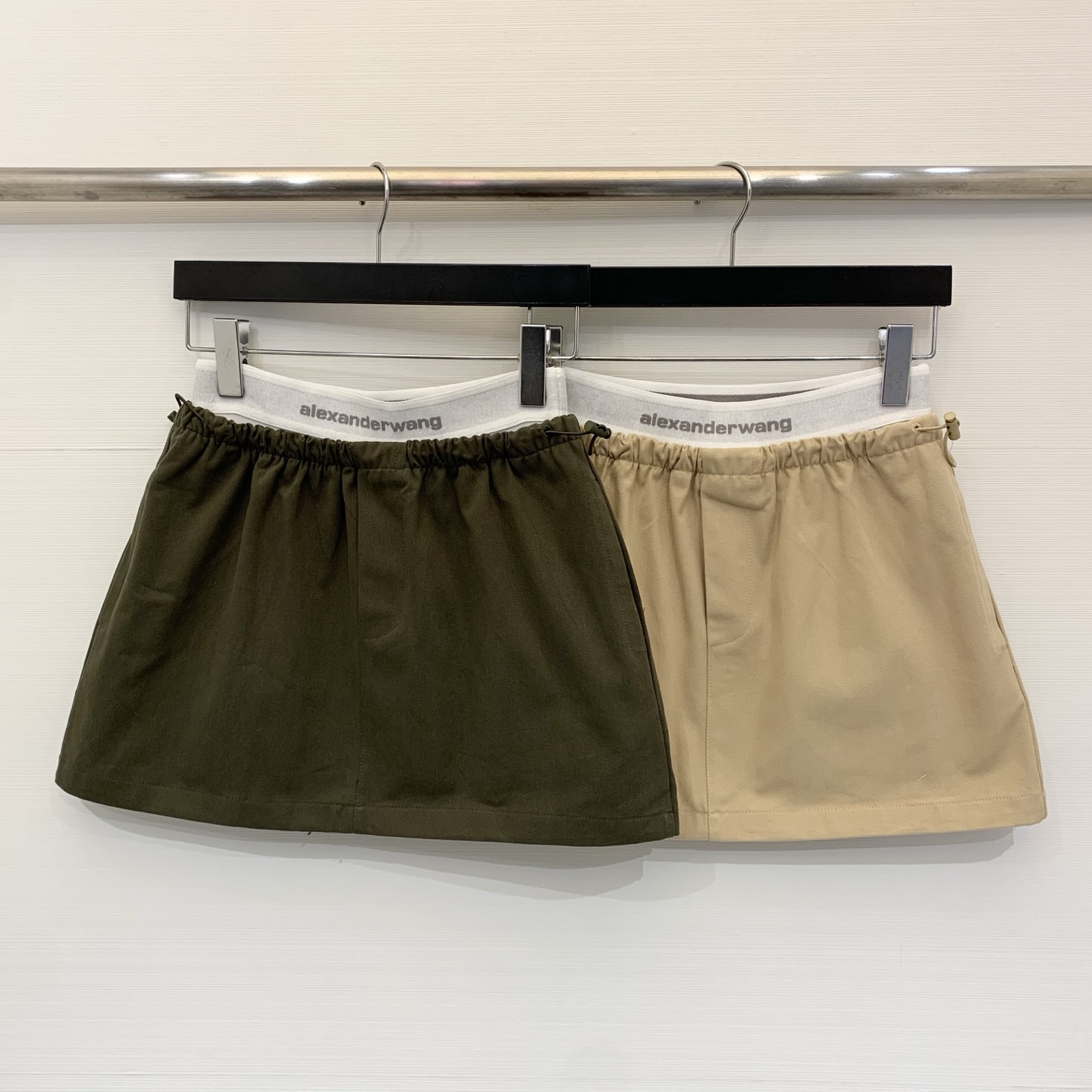 NO:751504,Alexanderwang 26 new spring and summer style mid-waist skirt Cotton blended knitted fabric Spliced ​​embroidered elastic webbing waist Mid-waist A-line version Side welt pockets Versatile style Recommended to buy Two-color SML,,skirts,19860909Alexanderwang 26春夏新款 中腰半身裙 棉质混纺针织面料 拼接刺绣弹力织带腰头 中腰A字版型 侧贴边口袋 百搭款 推荐入手 两色SML,,skirts,,Women's clothing