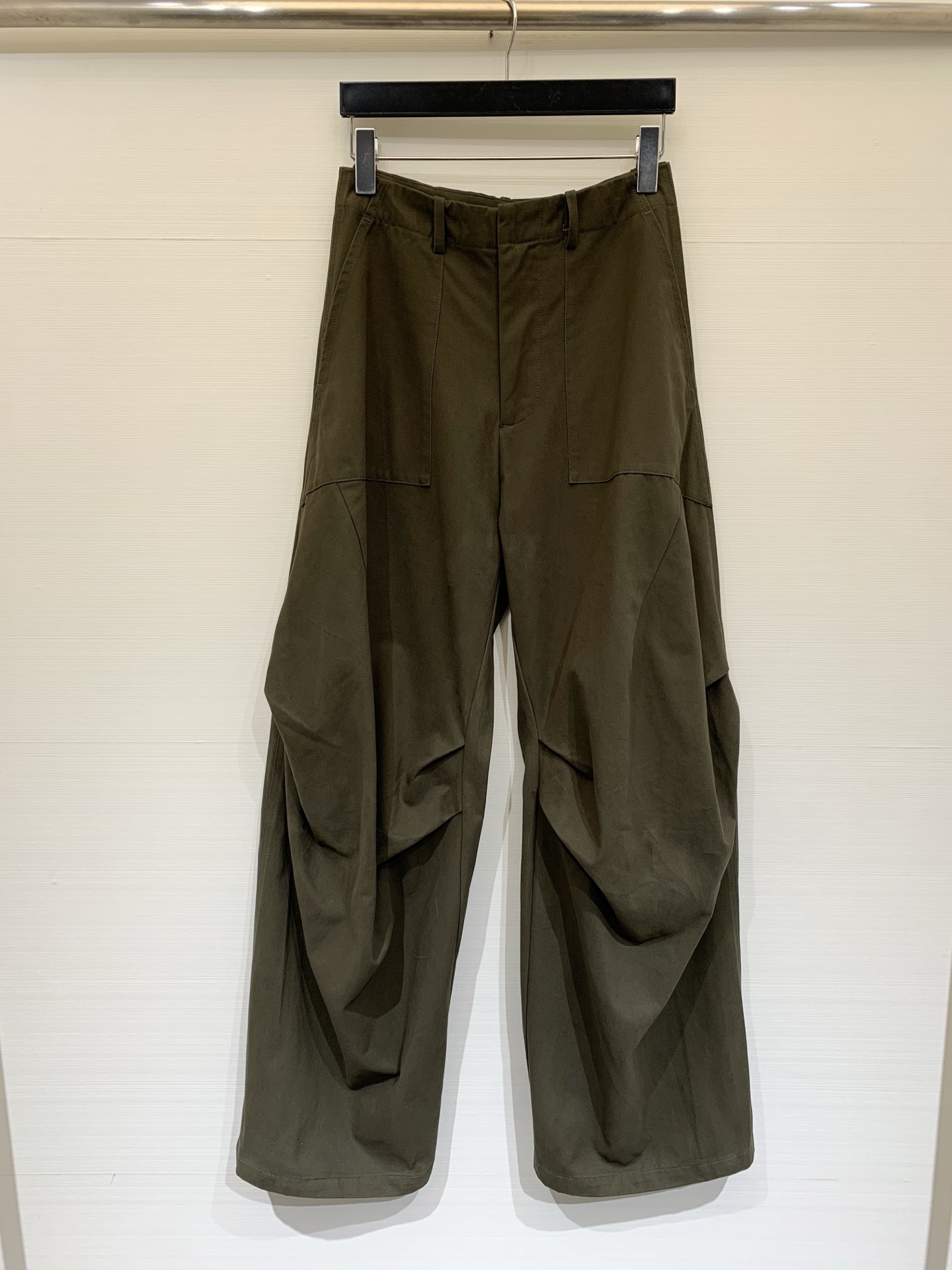 NO:753475,Acnestudios 26 new spring and summer style pleated casual wide-leg pants, super high waist + three-dimensional pleated wide-leg version, the trouser legs naturally drape from the crotch, modifying the leg shape, full of aura, workwear street style, full of coolness, suitable for matching with short tops or tight inner wear. Three colors sml P,,acne studios,dior,19860909Acnestudios 26春夏新款 褶皱休闲阔腿裤,超高腰+立体褶皱阔腿版型,裤腿从胯部开始自然垂坠,修饰腿型,气场十足,工装街头风,酷感十足,适合搭配短上衣或紧身内搭 三色sml P,,acne studios,dior,,Women's clothing