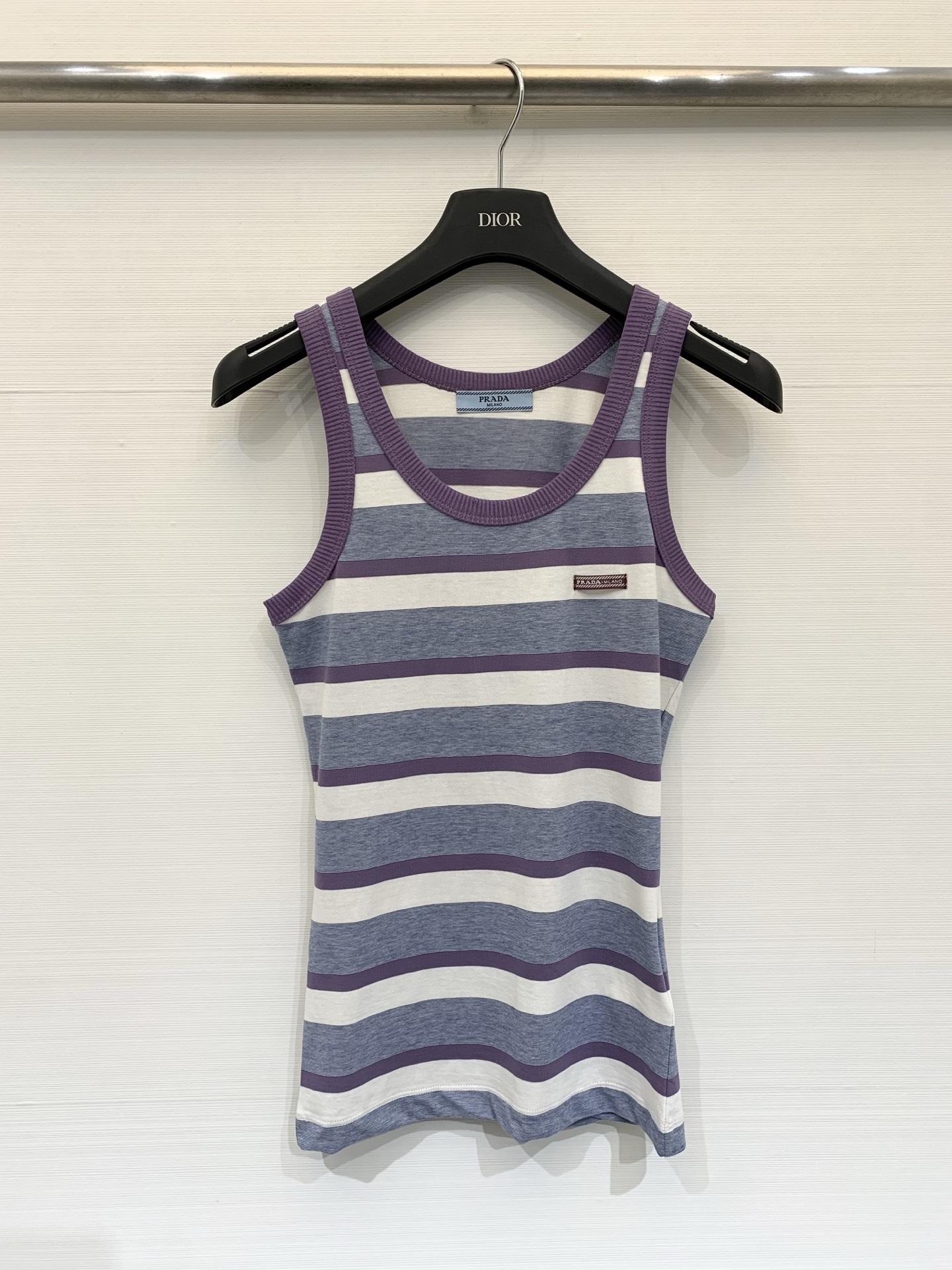 NO:761225,Prad* 26 new spring and summer style striped vest with purple, blue and white stripes design, simple and recognizable, soft cotton fabric, close-fitting and comfortable, perfect for spring and summer! U-shaped neckline + ribbed edges, perfect details, low-key logo on the chest to highlight the brand. It can be easily paired with jeans and skirts for daily life or vacation, casual and fashionable ~ Size SML, prada, skirts, jeans,19860909Prad* 26春夏新款 条纹背心紫蓝白条纹设计,简约又有辨识度,柔软纯棉面料,贴身舒适,春夏穿超合适!U型领口+罗纹边,细节满分,胸前Logo低调彰显品牌感. 日常或度假都能轻松搭配牛仔裤,半裙,休闲又时髦~ 码数SML,,prada,skirts,jeans,,Women's clothing