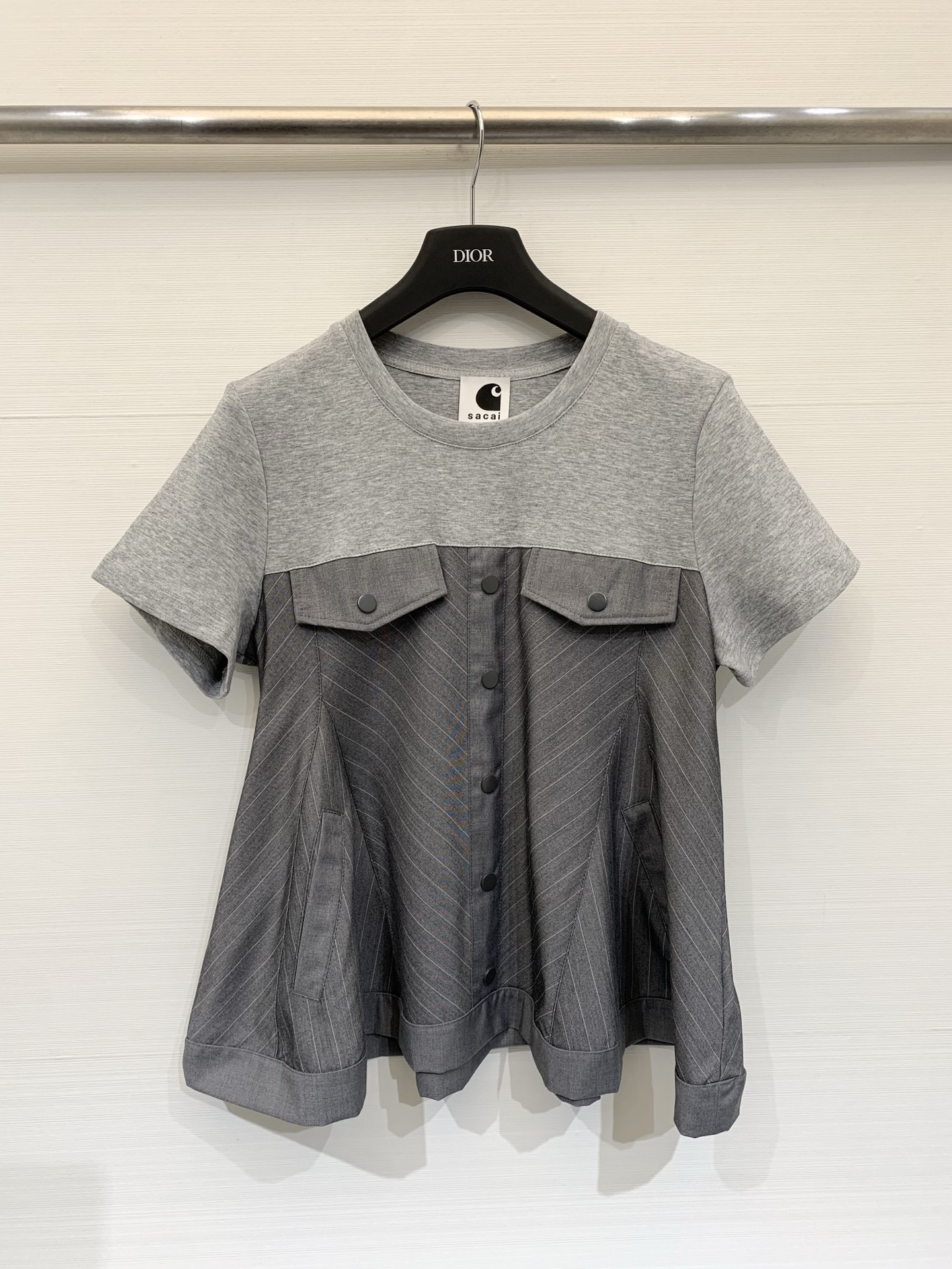 NO:791317,Sacai 26 new spring and summer style patchwork waisted short-sleeved T-shirt, A-line waisted and umbrella hem version, narrow at the top and wide at the bottom, modified waist and abdomen, making you look taller and slimmer, double fabric splicing, deconstructed style, Japanese casual, two colors to choose from, full of design sense, two colors sml,, T-shirt, tees, t-shirt,19860909Sacai 26春夏新款 拼接收腰短袖T恤,A字收腰伞摆版型,上窄下宽,修饰腰腹,显高显瘦,双面料拼接,解构风、日系休闲,两色可选,设计感拉满 两色sml,,T-shirt,tees，t-shirt,,Women's clothing