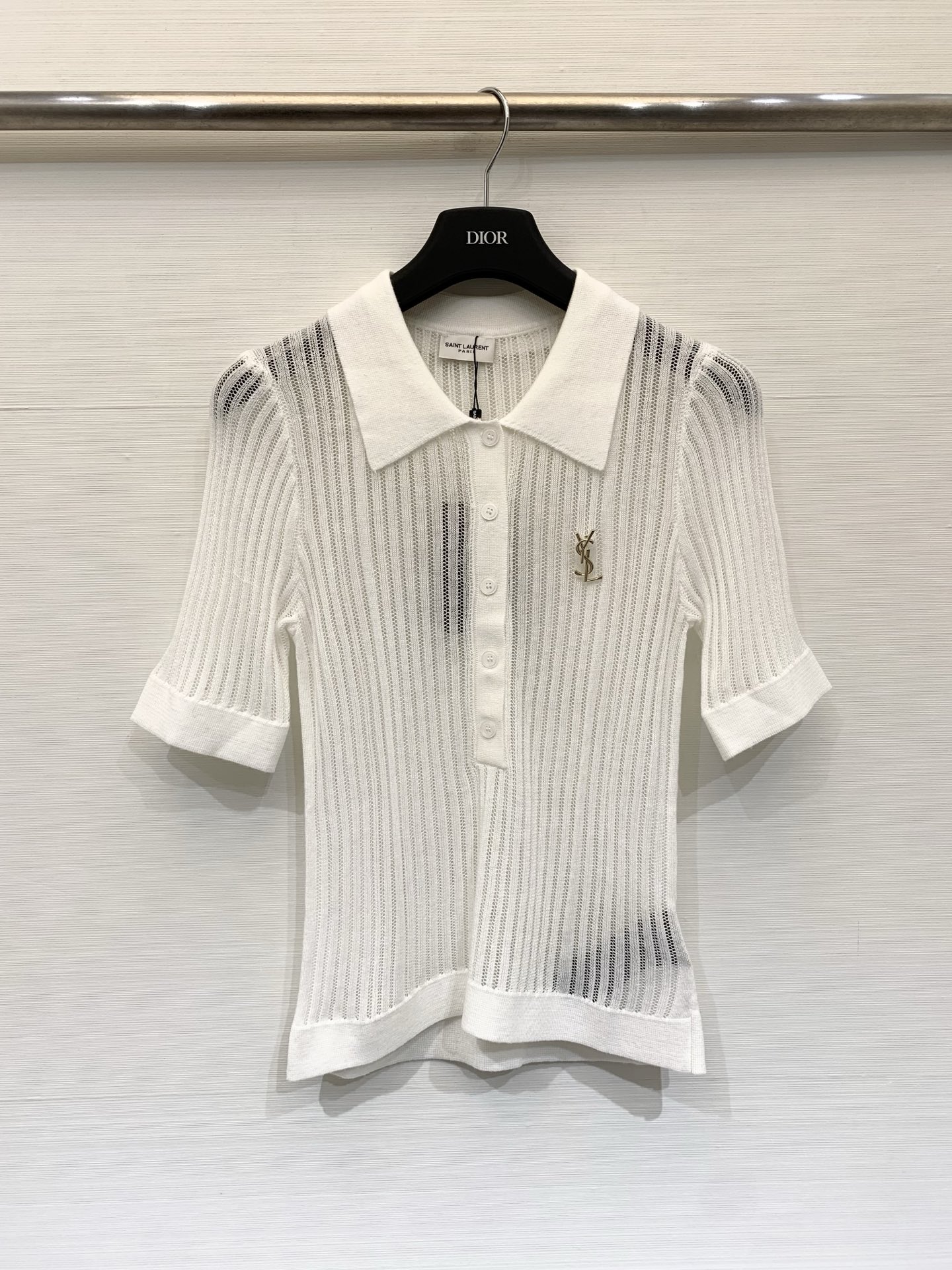 NO:791329,YSL 26 new spring and summer style polo collar hollow short-sleeved style Logo pattern decoration upper body high-end atmosphere three-color SML, saint laurent, T-shirt,19860909YSL 26春夏新款 polo领镂空短袖款 Logo图案修饰点缀 上身高级氛围感 三色SML,,saint laurent,T-shirt,,Women's clothing